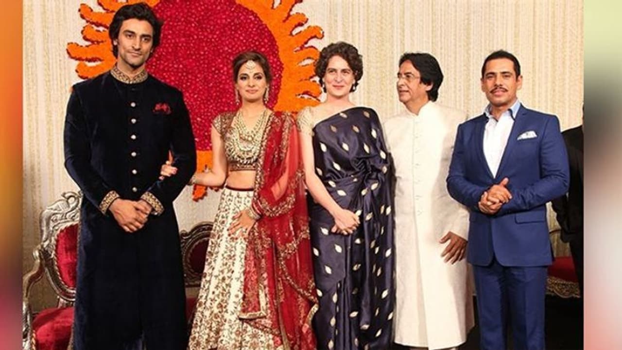 <p>ಅಮಿತಾಬ್ ಬಚ್ಚನ್ ಕಿರಿಯ ಸಹೋದರ ಅಜಿತಾಬ್ಗೆ 4 ಮಕ್ಕಳು. </p> <p>ಅಮಿತಾಬ್ ಬಚ್ಚನ್ ಕಿರಿಯ ಸಹೋದರ ಅಜಿತಾಬ್ಗೆ 4 ಮಕ್ಕಳು. </p>