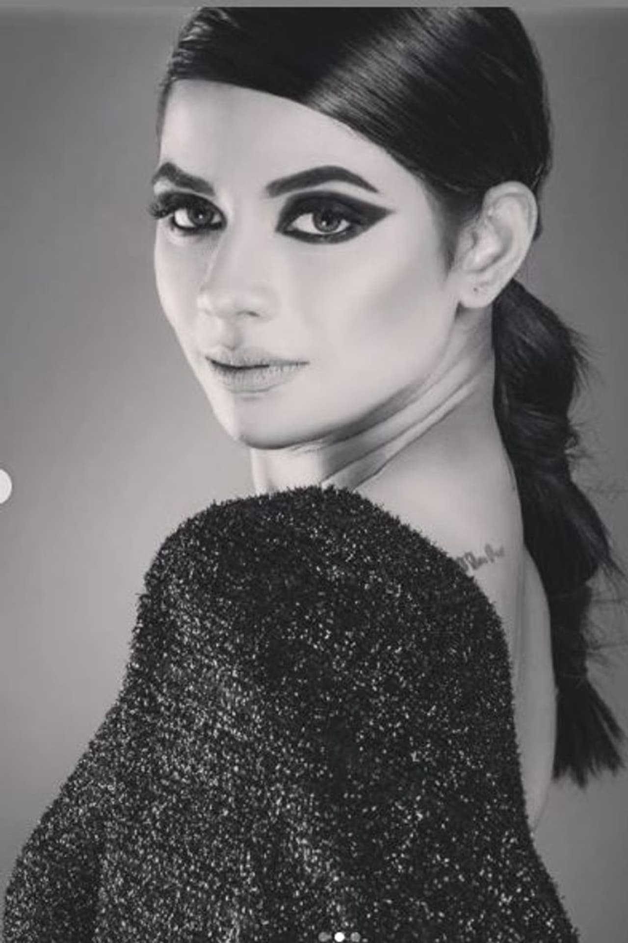 <p>கண்ணில் காஜல் வைத்து மிரட்டும் ஐஸ்வர்யா தத்தா </p> <p>கண்ணில் காஜல் வைத்து மிரட்டும் ஐஸ்வர்யா தத்தா </p>