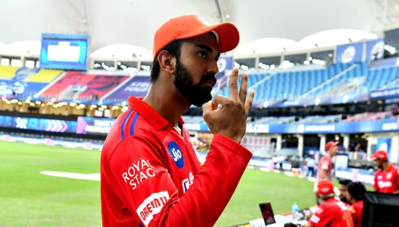 <p>ఈ సీజన్లో కెప్టెన్గా పగ్గాలు చేపట్టిన కెఎల్ రాహుల్, జట్టును విజయపథంలో నడిపించలేకపోతున్నాడు...</p> <p>ఈ సీజన్లో కెప్టెన్గా పగ్గాలు చేపట్టిన కెఎల్ రాహుల్, జట్టును విజయపథంలో నడిపించలేకపోతున్నాడు...</p>