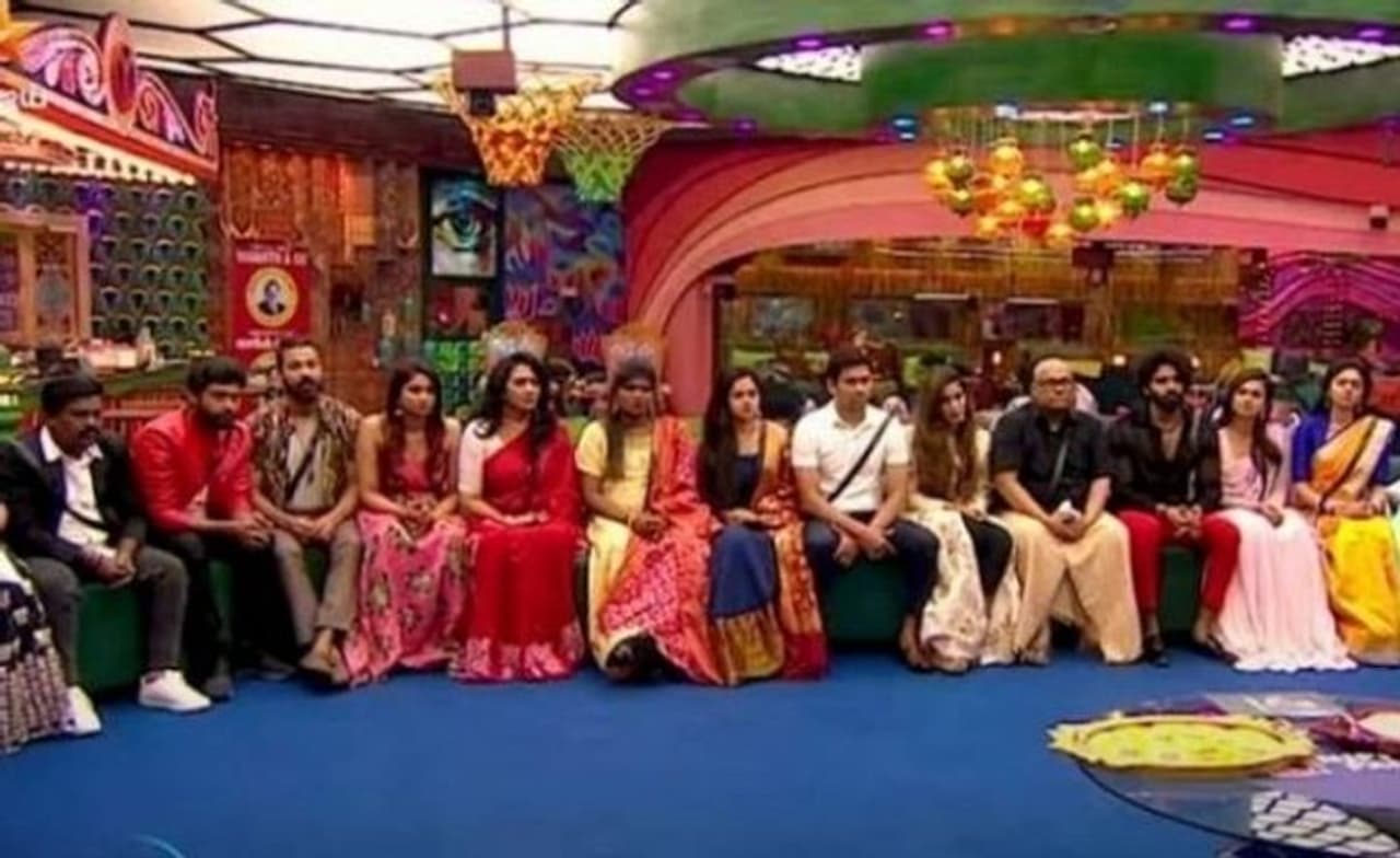 <p>பிக்பாஸ் வீட்டிலிருந்து முதல் ஆளாக யார் வெளியேற போகிறார்கள் என அனைவரும் ஆவலுடன் காத்திருந்த நிலையில், ரேகா எலிமினேட் செய்யப்பட்டுள்ளார். </p> <p>பிக்பாஸ் வீட்டிலிருந்து முதல் ஆளாக யார் வெளியேற போகிறார்கள் என அனைவரும் ஆவலுடன் காத்திருந்த நிலையில், ரேகா எலிமினேட் செய்யப்பட்டுள்ளார். </p>