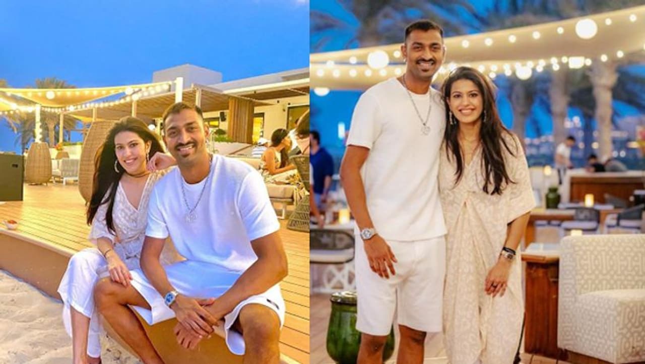 <p>మాజీ మోడల్ అయిన పంకూరి శర్మను కృనాల్ పాండ్యా 2017లో ప్రేమించి పెళ్లాడాడు. వివాహం తర్వాత మోడలింగ్కి గుడ్బై చెప్పినా, అప్పుడప్పుడు తన పర్సనల్ ఫోటోలు పోస్టు చేస్తూ ఫ్యాన్స్ను అలరిస్తూ ఉంటుంది పంకూరి శర్మ...</p> <p>మాజీ మోడల్ అయిన పంకూరి శర్మను కృనాల్ పాండ్యా 2017లో ప్రేమించి పెళ్లాడాడు. వివాహం తర్వాత మోడలింగ్కి గుడ్బై చెప్పినా, అప్పుడప్పుడు తన పర్సనల్ ఫోటోలు పోస్టు చేస్తూ ఫ్యాన్స్ను అలరిస్తూ ఉంటుంది పంకూరి శర్మ...</p>