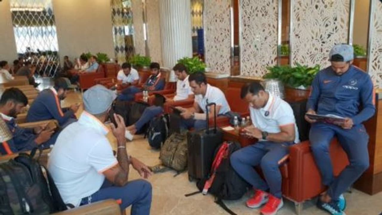 <p style="text align: justify;">PUBG ಮೊಬೈಲ್ ಗೇಮ್ಗೆ ಯಾವುದೇ ವಯಸ್ಸಿನ ಭೇದವಿಲ್ಲದೆ ವಿಶ್ವದಾದಂತ್ಯ ಲೆಖ್ಖವಿಲ್ಲದಷ್ಟು ಜನ ಅಡಿಕ್ಟ್ ಆಗಿದ್ದಾರೆ. ಧೋನಿಯಿಂದ ಶಿಖರ್ ಧವನ್ ವರೆಗೆ ಈ ಪಟ್ಟಿಯಲ್ಲಿ ಟೀಮ್ ಇಂಡಿಯಾದ ಆಟಗಾರರು ಇದ್ದಾರೆ. </p> <p style="text align: justify;">PUBG ಮೊಬೈಲ್ ಗೇಮ್ಗೆ ಯಾವುದೇ ವಯಸ್ಸಿನ ಭೇದವಿಲ್ಲದೆ ವಿಶ್ವದಾದಂತ್ಯ ಲೆಖ್ಖವಿಲ್ಲದಷ್ಟು ಜನ ಅಡಿಕ್ಟ್ ಆಗಿದ್ದಾರೆ. ಧೋನಿಯಿಂದ ಶಿಖರ್ ಧವನ್ ವರೆಗೆ ಈ ಪಟ್ಟಿಯಲ್ಲಿ ಟೀಮ್ ಇಂಡಿಯಾದ ಆಟಗಾರರು ಇದ್ದಾರೆ. </p>