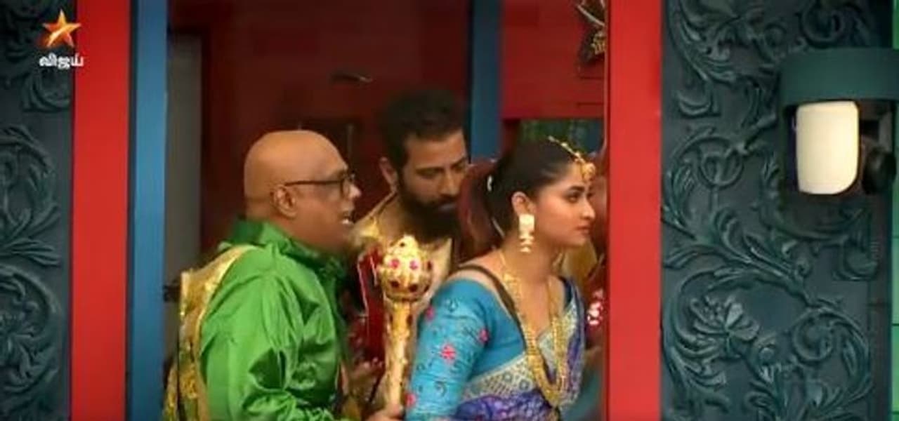 <p>இதுநாள் வரை, அண்ணா அண்ணா என அவரை சுற்றி வந்து ரொம்ப மரியாதையான பெண்ணாக இருந்த, சனம் ஷெட்டியின் சுய ரூபம் இந்த டாஸ்க் மூலம் வெளியே வர துவங்கியுள்ளதாகவே, இன்றைய எபிசோடு இருக்கும் என தெரிகிறது.</p> <p>இதுநாள் வரை, அண்ணா அண்ணா என அவரை சுற்றி வந்து ரொம்ப மரியாதையான பெண்ணாக இருந்த, சனம் ஷெட்டியின் சுய ரூபம் இந்த டாஸ்க் மூலம் வெளியே வர துவங்கியுள்ளதாகவே, இன்றைய எபிசோடு இருக்கும் என தெரிகிறது.</p>