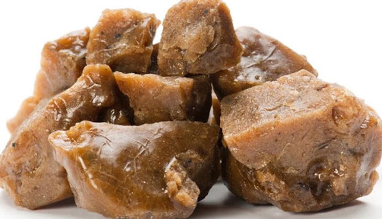 <p>ಆಯುರ್ವೇದದ ಪ್ರಕಾರ ಇಂಗಿನಲ್ಲಿ ಔಷಧೀಯ ಗುಣಗಳಿವೆ ಮತ್ತು ಬ್ಯಾಕ್ಟೀರಿಯಾ ವಿರೋಧಿ ಮತ್ತು ಉರಿಯೂತ ಶಮನಕಾರಿ ಗುಣಗಳಿವೆ. ಪ್ರತಿದಿನ ಒಂದು ಚಿಟಿಕೆ ಅಸಫೋಟಿಡಾವನ್ನು ಏಕೆ ಸೇವಿಸಬೇಕು ಎಂಬುದು ಇಲ್ಲಿದೆ. </p> <p>ಆಯುರ್ವೇದದ ಪ್ರಕಾರ ಇಂಗಿನಲ್ಲಿ ಔಷಧೀಯ ಗುಣಗಳಿವೆ ಮತ್ತು ಬ್ಯಾಕ್ಟೀರಿಯಾ ವಿರೋಧಿ ಮತ್ತು ಉರಿಯೂತ ಶಮನಕಾರಿ ಗುಣಗಳಿವೆ. ಪ್ರತಿದಿನ ಒಂದು ಚಿಟಿಕೆ ಅಸಫೋಟಿಡಾವನ್ನು ಏಕೆ ಸೇವಿಸಬೇಕು ಎಂಬುದು ಇಲ್ಲಿದೆ. </p>