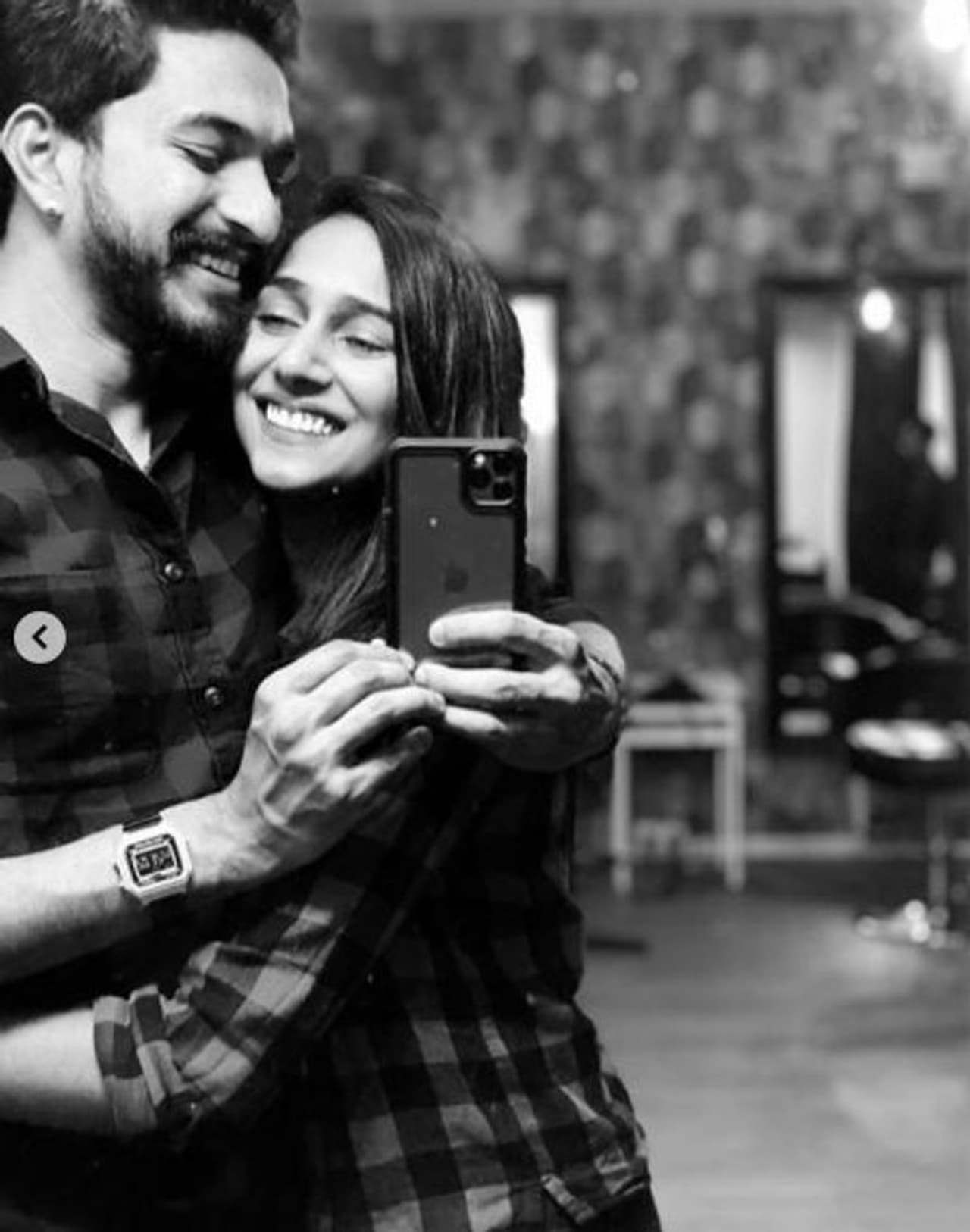 <p>சுமார் 50 , 60 நாட்கள் வரை, அபிராமியின் காதலை தவிர வேறு எந்த ஒரு சர்ச்சையில் சிக்காமல் இருந்த இவர், கடைசி சில நாட்களின் மக்களின் மனதில் இடம் பிடிக்க துவங்கினார்.&nbsp;</p>