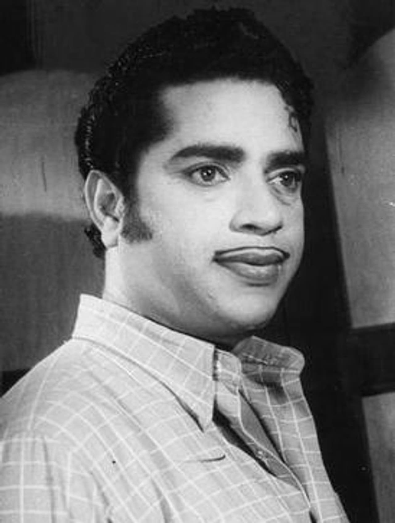 <p>சென்னையைச் சேர்ந்த இராஜவேல் முதலியார் என்பவருக்கும், தூத்துக்குடியிலுள்ள ஸ்ரீவைகுந்தத்தைச் சேர்ந்த சுப்பம்மாள் என்பவருக்கும் மகனாக 1937 ம் ஆண்டு அக்டோபர் 21 ம் நாள் பிறந்தார். </p> <p>சென்னையைச் சேர்ந்த இராஜவேல் முதலியார் என்பவருக்கும், தூத்துக்குடியிலுள்ள ஸ்ரீவைகுந்தத்தைச் சேர்ந்த சுப்பம்மாள் என்பவருக்கும் மகனாக 1937 ம் ஆண்டு அக்டோபர் 21 ம் நாள் பிறந்தார். </p>