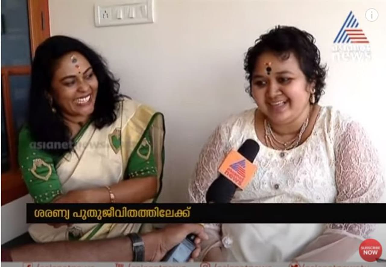 <p>ശരണ്യയുടെ അതിജീവന പാതയില് ഒപ്പമുണ്ടായിരുന്ന സീമാ ജി നായരും താരത്തിനൊപ്പമുണ്ട്. ശരണ്യയുടെ ചികിത്സയ്ക്കെന്ന പോലെ വീടൊരുക്കുന്നതിന് മുന്കൈ എടുത്തതും സീമ തന്നെയാണ്. </p> <p>ശരണ്യയുടെ അതിജീവന പാതയില് ഒപ്പമുണ്ടായിരുന്ന സീമാ ജി നായരും താരത്തിനൊപ്പമുണ്ട്. ശരണ്യയുടെ ചികിത്സയ്ക്കെന്ന പോലെ വീടൊരുക്കുന്നതിന് മുന്കൈ എടുത്തതും സീമ തന്നെയാണ്. </p>