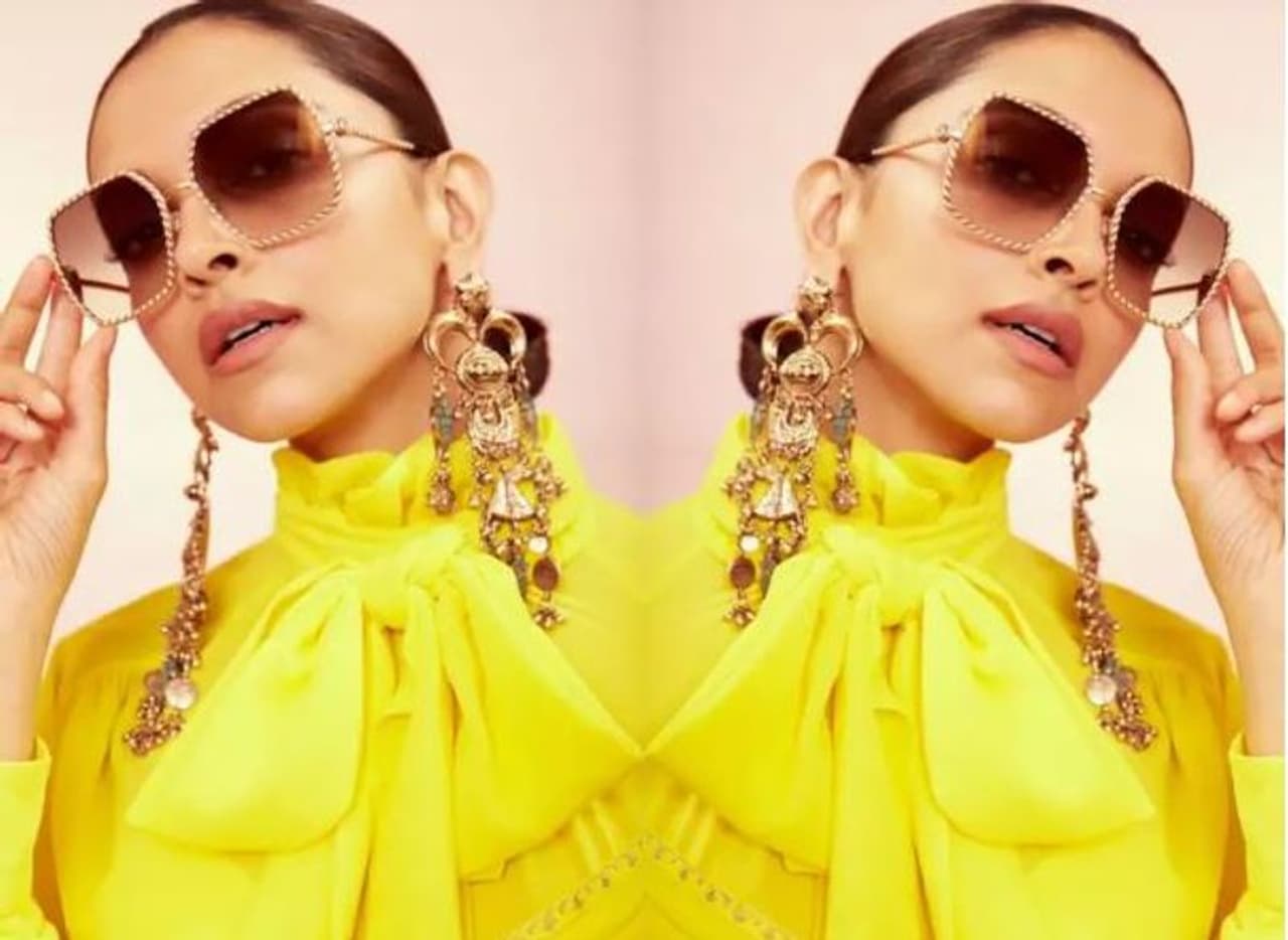 <p>ದೀಪಿಕಾ ಪಡುಕೋಣೆ ಡ್ರೆಸ್ಗೆ ತಕ್ಕಂತೆ ಕವಿಯೋಲೆಗಳನ್ನು ಮ್ಯಾಚ್ ಮಾಡಿಕೊಳ್ಳುತ್ತಾರೆ.</p> <p>ದೀಪಿಕಾ ಪಡುಕೋಣೆ ಡ್ರೆಸ್ಗೆ ತಕ್ಕಂತೆ ಕವಿಯೋಲೆಗಳನ್ನು ಮ್ಯಾಚ್ ಮಾಡಿಕೊಳ್ಳುತ್ತಾರೆ.</p>