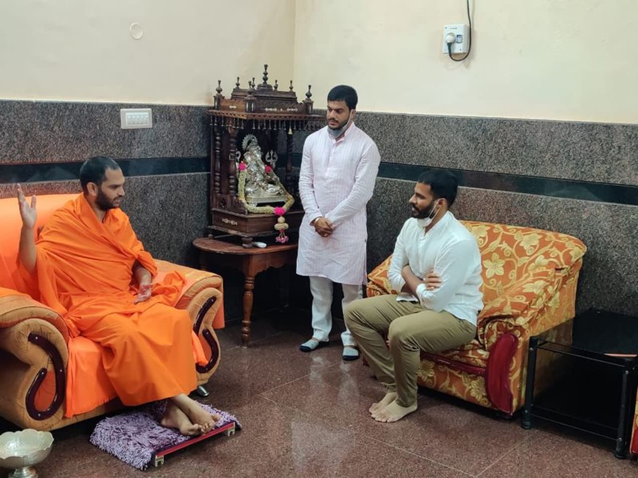 <p>ಇಂದು(ಶನಿವಾರ) ಜಿಲ್ಲೆಯ ಪಟ್ಟನಾಯಕನಹಳ್ಳಿ ಮಠಕ್ಕೆ ಭೇಟಿ ನೀಡಿದ ನಿಖಿಲ್ ಕುಮಾರಸ್ವಾಮಿ</p> <p>ಇಂದು(ಶನಿವಾರ) ಜಿಲ್ಲೆಯ ಪಟ್ಟನಾಯಕನಹಳ್ಳಿ ಮಠಕ್ಕೆ ಭೇಟಿ ನೀಡಿದ ನಿಖಿಲ್ ಕುಮಾರಸ್ವಾಮಿ</p>