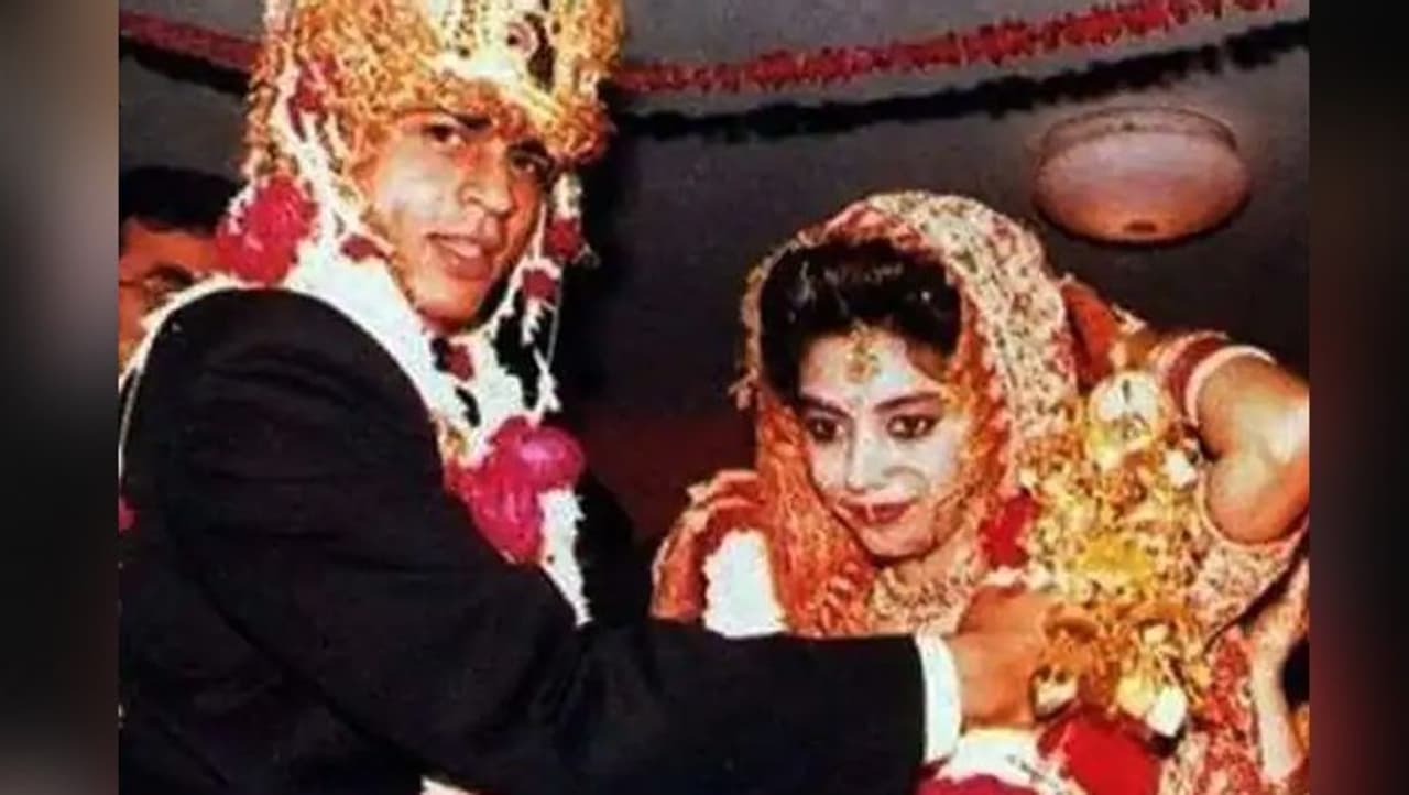 <p>ಬಾಲಿವುಡ್ ನಟ ಕಿಂಗ್ ಖಾನ್ ಶಾರೂಖ್ ಮತ್ತು ಇಂಟೀರಿಯರ್ ಡಿಸೈನರ್ ಗೌರಿ ಖಾನ್ 29ನೇ ವಿವಾಹ ವಾರ್ಷಿಕೋತ್ಸವ ಆಚರಿಸ್ತಿದ್ದಾರೆ.</p>