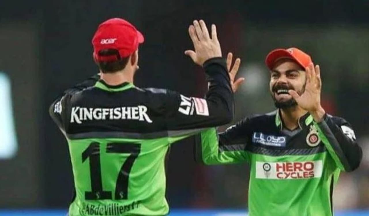 <p>చెన్నై సూపర్ కింగ్స్‌తో జరిగిన మ్యాచ్‌లో మొదట బ్యాటింగ్ చేసిన రాయల్ ఛాలెంజర్స్ బెంగళూరు నిర్ణీత 20 ఓవర్లలో 6 వికెట్లు కోల్పోయి 145 పరుగుల స్వల్ప స్కోరుకి పరిమితమైంది.</p>