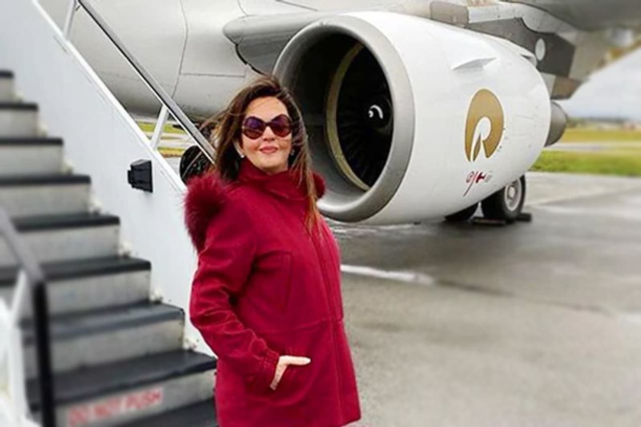 <p>ఈ జాబితాలో భారతదేశం నుండి చోటు సంపాదించిన ఏకైక వ్యక్తి నీతా అంబానీ. అమెరికాలోని అతిపెద్ద ది మెట్రోపాలిటన్ మ్యూజియం ఆఫ్ ఆర్ట్ ధర్మకర్తగా నీతా అంబానీని నియమించారు. నీతా అంబానీ భరతనాట్యంలో శిక్షణ పొందిన డాన్సర్, నేటికీ క్రమం తప్పకుండా భరతనాట్యం చేస్తోంది. నీతా అంబానీ కొన్ని ప్రత్యేక ఫోటోలు మీకు చూపించబోతున్నాము..<br /> </p> <p>ఈ జాబితాలో భారతదేశం నుండి చోటు సంపాదించిన ఏకైక వ్యక్తి నీతా అంబానీ. అమెరికాలోని అతిపెద్ద ది మెట్రోపాలిటన్ మ్యూజియం ఆఫ్ ఆర్ట్ ధర్మకర్తగా నీతా అంబానీని నియమించారు. నీతా అంబానీ భరతనాట్యంలో శిక్షణ పొందిన డాన్సర్, నేటికీ క్రమం తప్పకుండా భరతనాట్యం చేస్తోంది. నీతా అంబానీ కొన్ని ప్రత్యేక ఫోటోలు మీకు చూపించబోతున్నాము..<br /> </p>