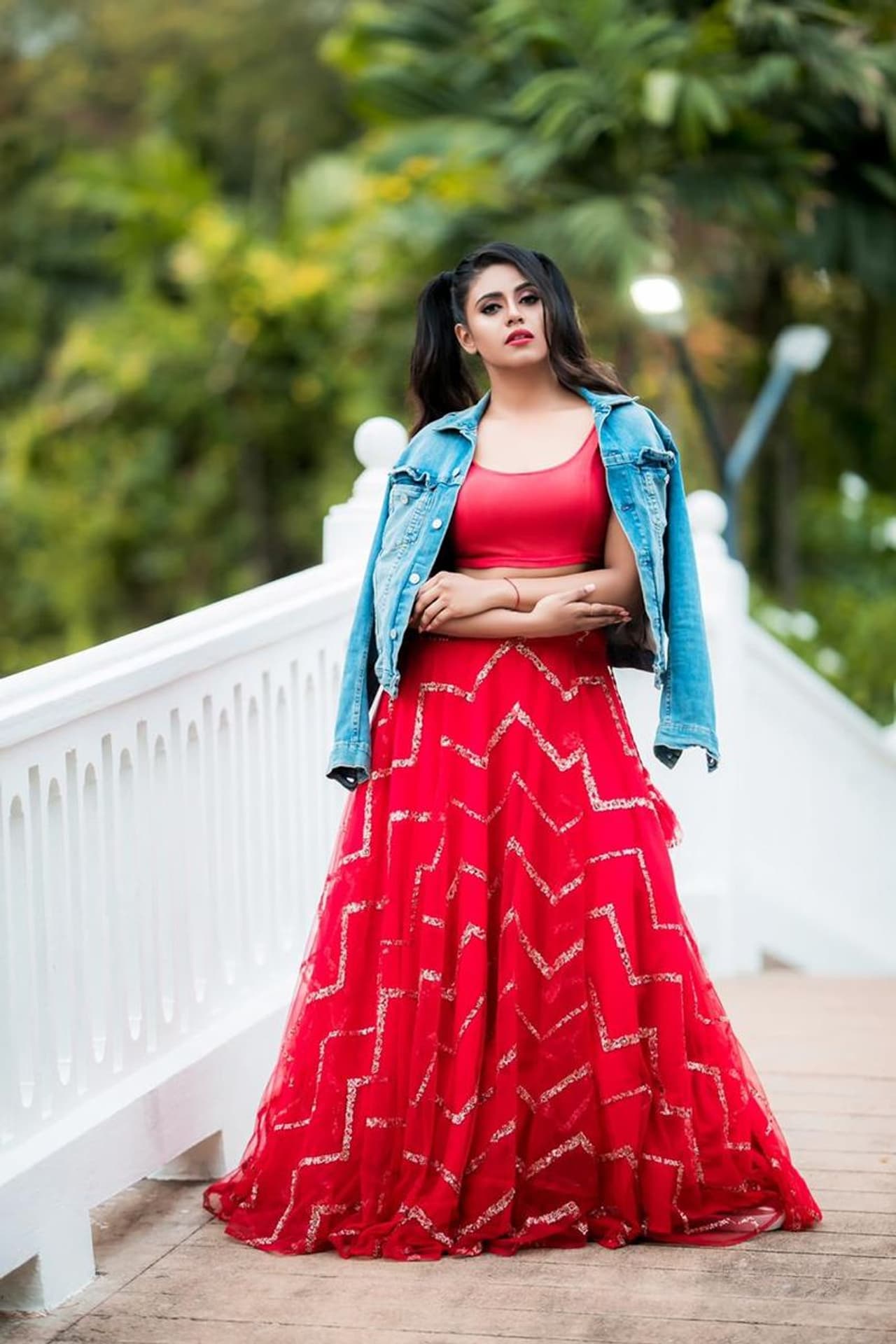 <p>சிவப்பு நிற உடையில் செம்ம ஹாட்டாக நிற்கும் இனியா </p> <p>சிவப்பு நிற உடையில் செம்ம ஹாட்டாக நிற்கும் இனியா </p>