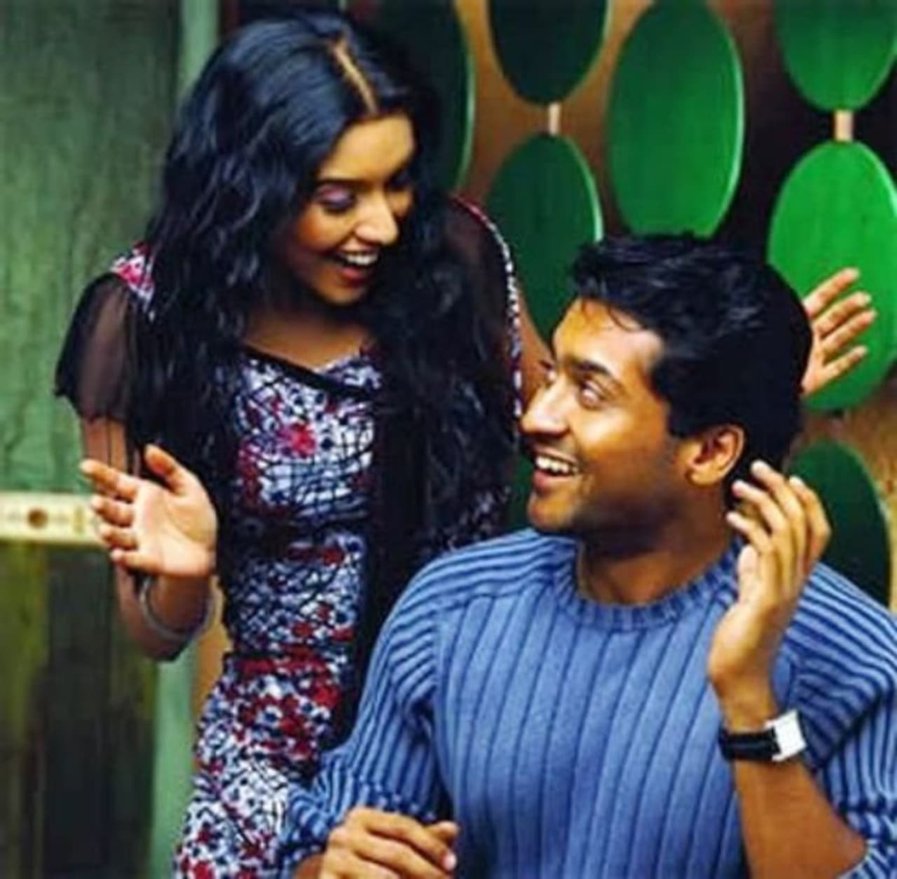 <p>தமிழ் சினிமாவில் விஜய், அஜித், சூர்யா, ஜெயம் ரவி என முன்னணி நடிகர்களுக்கு ஹீரோயினாக நடித்தவர் அசின். தெலுங்கு, மலையாளத்திலும் முன்னணி நடிகையாக வலம் வந்தவர். </p><p> </p> <p>தமிழ் சினிமாவில் விஜய், அஜித், சூர்யா, ஜெயம் ரவி என முன்னணி நடிகர்களுக்கு ஹீரோயினாக நடித்தவர் அசின். தெலுங்கு, மலையாளத்திலும் முன்னணி நடிகையாக வலம் வந்தவர். </p><p> </p>