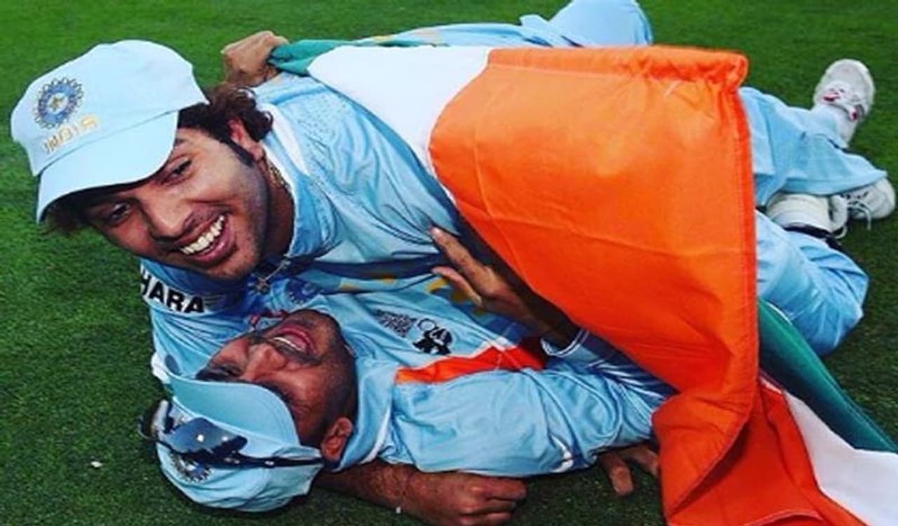 <p>2000వ సంవత్సరంలో టీమిండియాలోకి ఎంట్రీ ఇచ్చిన యువరాజ్ సింగ్, 2017లో టీమిండియా తరుపున చివరి మ్యాచ్ ఆడాడు. తన 17 ఏళ్ల కెరీర్లో 8 ఐసీసీ ఫైనల్స్ ఆడాడు యువరాజ్ సింగ్.</p> <p>2000వ సంవత్సరంలో టీమిండియాలోకి ఎంట్రీ ఇచ్చిన యువరాజ్ సింగ్, 2017లో టీమిండియా తరుపున చివరి మ్యాచ్ ఆడాడు. తన 17 ఏళ్ల కెరీర్లో 8 ఐసీసీ ఫైనల్స్ ఆడాడు యువరాజ్ సింగ్.</p>