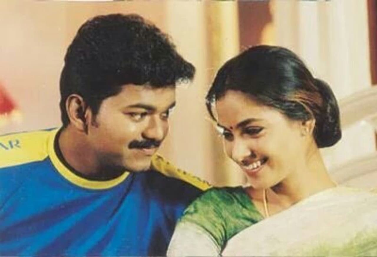 <p>தமிழ் திரையுலகில் டாப் ஸ்டாராகவும், சோசியல் மீடியா கிங்காகவும் வலம் வரும் தளபதி விஜய், ப்ரியமானவளே ஷூட்டிங்கின் போது நடந்த சுவாரஸ்ய சம்பவம் ஒன்று தற்போது வெளியாகியுள்ளது. </p> <p>தமிழ் திரையுலகில் டாப் ஸ்டாராகவும், சோசியல் மீடியா கிங்காகவும் வலம் வரும் தளபதி விஜய், ப்ரியமானவளே ஷூட்டிங்கின் போது நடந்த சுவாரஸ்ய சம்பவம் ஒன்று தற்போது வெளியாகியுள்ளது. </p>