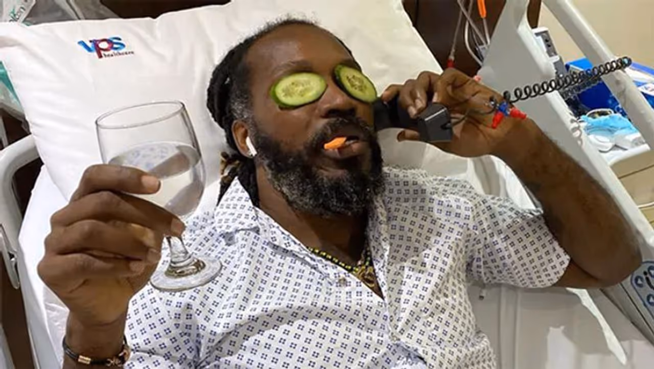 <p>ಕ್ರಿಸ್ ಗೇಲ್ ಟಾಪ್ ಕ್ರಿಕೆಟರ್ಸ್ಗಳಲ್ಲಿ ಒಬ್ಬರು. ಅವರ ಬ್ಯಾಟಿಂಗ್ ಮಾತ್ರವಲ್ಲದೆ ತಮಾಷೆಯ ಸ್ವಭಾವ ಸಹ ಫೇಮಸ್.</p> <p>ಕ್ರಿಸ್ ಗೇಲ್ ಟಾಪ್ ಕ್ರಿಕೆಟರ್ಸ್ಗಳಲ್ಲಿ ಒಬ್ಬರು. ಅವರ ಬ್ಯಾಟಿಂಗ್ ಮಾತ್ರವಲ್ಲದೆ ತಮಾಷೆಯ ಸ್ವಭಾವ ಸಹ ಫೇಮಸ್.</p>