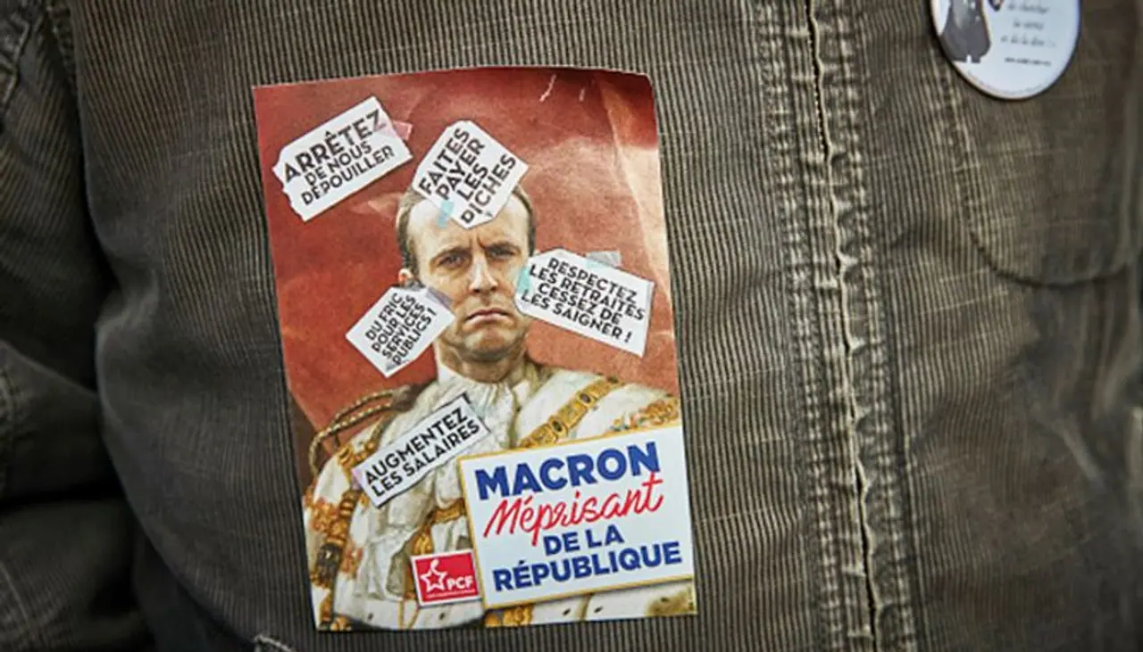 <p>French satirical magazine Charle Hebdo has once again triggered a controversy after posting an caricature of Turkish President Recep Tayyip Erdogan with a strong reference to Prophet Mohammad on its front page.</p><p>The cartoon shows Erdogan in a t shirt and underpants, drinking a can of beer and lifting up the skirt of a woman wearing a hijab.</p><p>The cartoon is titled: "Erdogan: in private, he's very funny".</p><p>The cartoon has sparked massive outrage in Turkey.&nbsp;</p>