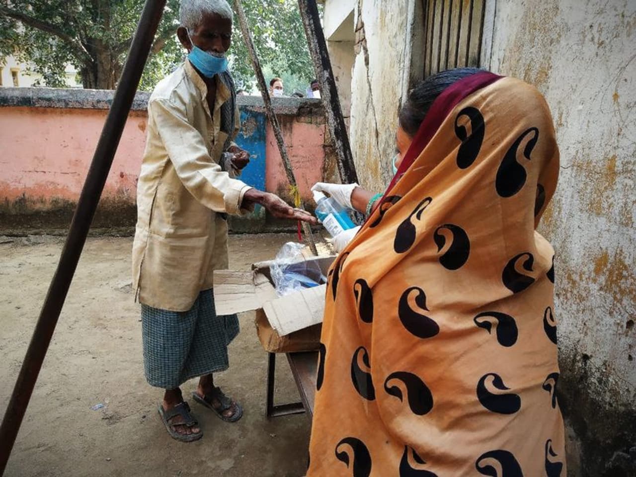 <p>43 മണ്ഡലങ്ങളുള്ള ബീഹാറിലെ 71 മണ്ഡലങ്ങളിലേക്കുള്ള തെരഞ്ഞെടുപ്പാണ് ആദ്യഘട്ടത്തില്‍ നടക്കുന്നത്.</p>