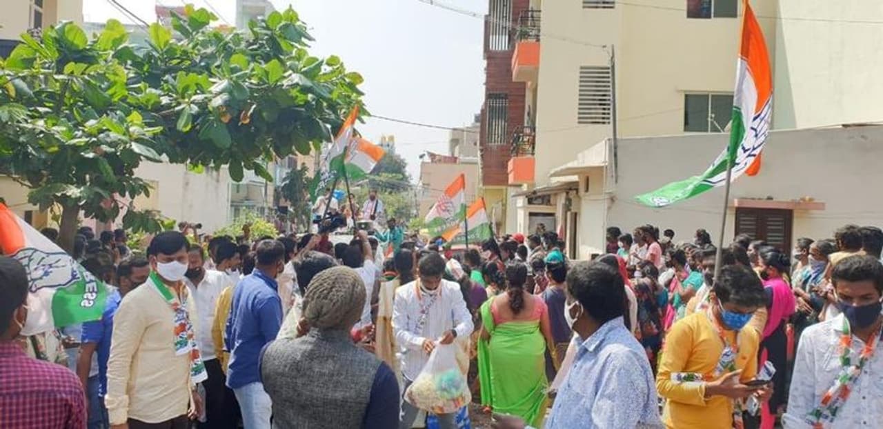 <p>ರಾಜರಾಜೇಶ್ವರಿ ನಗರ ಕ್ಷೇತ್ರದ ವಿವಿಧ ವಾರ್ಡುಗಳಲ್ಲಿ ಬುಧವಾರ ತಮ್ಮ ಪಕ್ಷದ ಅಭ್ಯರ್ಥಿ ಕುಸುಮಾ ಪರ ಪ್ರಚಾರ ನಡೆಸಿದ ಪ್ರಚಾರ ಸಂಸದ ಸುರೇಶ್</p> <p>ರಾಜರಾಜೇಶ್ವರಿ ನಗರ ಕ್ಷೇತ್ರದ ವಿವಿಧ ವಾರ್ಡುಗಳಲ್ಲಿ ಬುಧವಾರ ತಮ್ಮ ಪಕ್ಷದ ಅಭ್ಯರ್ಥಿ ಕುಸುಮಾ ಪರ ಪ್ರಚಾರ ನಡೆಸಿದ ಪ್ರಚಾರ ಸಂಸದ ಸುರೇಶ್</p>