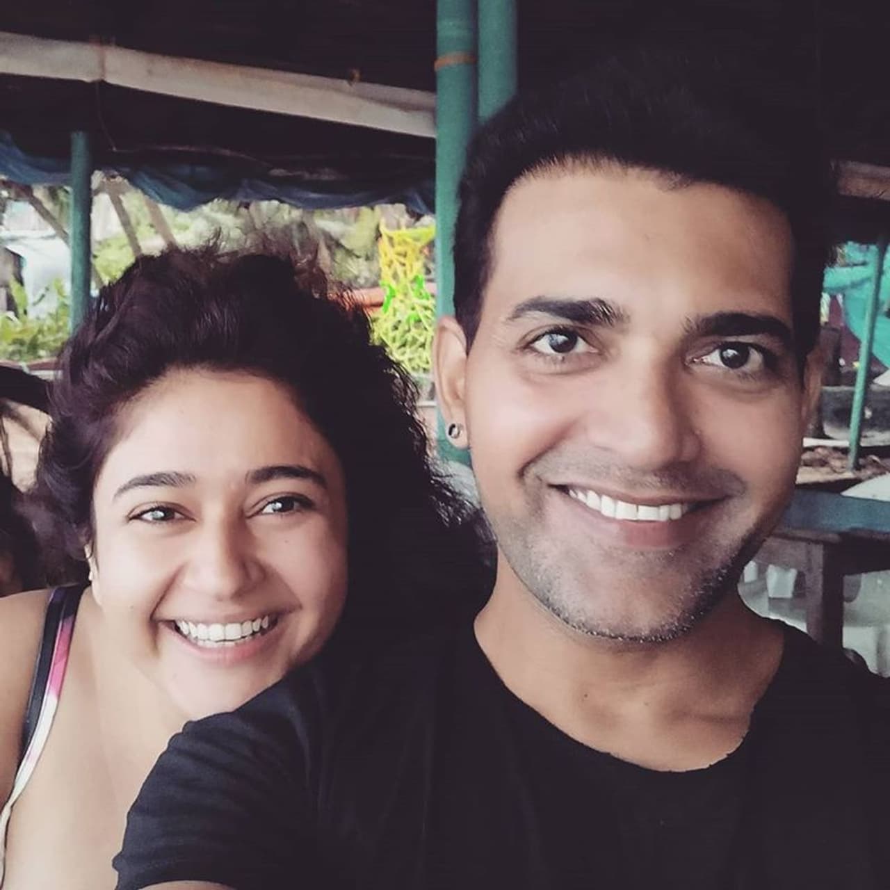 <p>`పరుగు`, `బాస్` చిత్రాలతో మెప్పించిన పూనమ్ బజ్వా గత కొంత కాలంగా ప్రేమలో ఉన్నట్టు తెలిపింది. అంతేకాదు ఏకంగా తన ప్రియుడిని పరిచయం చేసింది. ఇన్ స్టాగ్రామ్ వేదికగా తాను తన లవర్ తో ప్రేమలో మునిగి తేలుతున్నట్టు పేర్కొంది. </p> <p>`పరుగు`, `బాస్` చిత్రాలతో మెప్పించిన పూనమ్ బజ్వా గత కొంత కాలంగా ప్రేమలో ఉన్నట్టు తెలిపింది. అంతేకాదు ఏకంగా తన ప్రియుడిని పరిచయం చేసింది. ఇన్ స్టాగ్రామ్ వేదికగా తాను తన లవర్ తో ప్రేమలో మునిగి తేలుతున్నట్టు పేర్కొంది. </p>