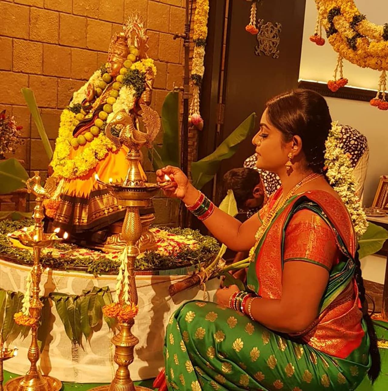 <p><br />మలయాళం టీవీ తెర పరిశ్రమకు చెందిన ప్రేమి విశ్వనాథ్ అదే భాషలో కరుతముత్తు సీరియల్ ద్వారా పరిచయం అయ్యింది. 2014లో ప్రారంభమైన కరుతముత్తు సీరియల్ తెలుగు కార్తీక దీపం సీరియల్ కు మాతృక. కరుతముత్తులో ప్రేమి కారక్టర్ పేరు కార్తీక అలియాస్ కార్తు అదే పేరుతో అక్కడ చాలా ఫేమస్ అయ్యింది.&nbsp;</p>