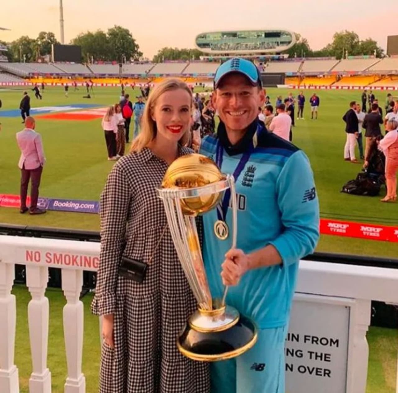 <p>తాజాగా ఇంగ్లాండ్ వన్డే కెప్టెన్ ఇయాన్ మోర్గాన్ కూడా ఐపీఎల్ గురించి కొన్ని సంచలన వ్యాఖ్యలు చేశాడు... ఐపీఎల్ వల్ల ఇంగ్లాండ్ క్రికెట్ జట్టును ఎంతో మేలు జరిగిందని కితాబిచ్చాడు...</p>