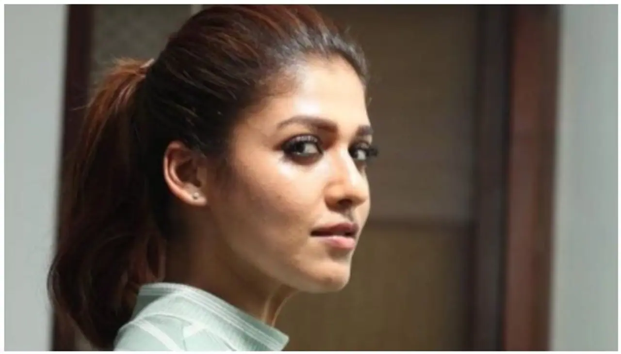 <p>2015 ஆம் ஆண்டு, விக்னேஷ் சிவன் இயக்கத்தில் நயன்தாரா நடிக்க துவங்கிய போது, இருவருக்கு இடையிலும் பற்றிய காதல் தீ, தற்போது வரை கொழுந்து விட்டு எரிந்து வருகிறது.</p> <p>2015 ஆம் ஆண்டு, விக்னேஷ் சிவன் இயக்கத்தில் நயன்தாரா நடிக்க துவங்கிய போது, இருவருக்கு இடையிலும் பற்றிய காதல் தீ, தற்போது வரை கொழுந்து விட்டு எரிந்து வருகிறது.</p>