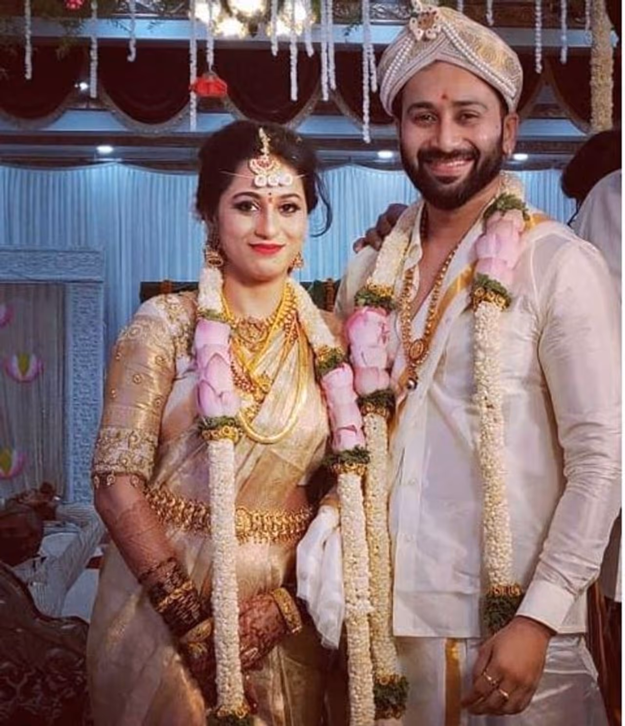 <p>ಅಕ್ಟೋಬರ್ 29ರಂದು ದಾಂಪತ್ಯ ಜೀವನಕ್ಕೆ ಕಾಲಿಟ್ಟ ನಟ ಚಂದನ್ ಹಾಗೂ ಮಾಡೆಲ್ ಶಾಲಿನಿ.</p> <p>ಅಕ್ಟೋಬರ್ 29ರಂದು ದಾಂಪತ್ಯ ಜೀವನಕ್ಕೆ ಕಾಲಿಟ್ಟ ನಟ ಚಂದನ್ ಹಾಗೂ ಮಾಡೆಲ್ ಶಾಲಿನಿ.</p>