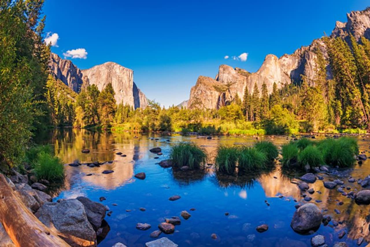 <p>യോസെമൈറ്റ്, കാലിഫോർണിയ: അതിശയകരമായ മലഞ്ചെരിവുകൾ, മനോഹരമായ സൂര്യാസ്തമയങ്ങൾ, വെള്ളച്ചാട്ടങ്ങൾ എന്നിവയ്ക്ക് പേരുകേട്ട യോസെമൈറ്റ്, യുണൈറ്റഡ് സ്റ്റേറ്റ്സിലെ ഏറ്റവും അറിയപ്പെടുന്നതും ജനപ്രിയവുമായ ദേശീയ പാർക്കുകളിൽ ഒന്നുമാണിത്.</p> <p>യോസെമൈറ്റ്, കാലിഫോർണിയ: അതിശയകരമായ മലഞ്ചെരിവുകൾ, മനോഹരമായ സൂര്യാസ്തമയങ്ങൾ, വെള്ളച്ചാട്ടങ്ങൾ എന്നിവയ്ക്ക് പേരുകേട്ട യോസെമൈറ്റ്, യുണൈറ്റഡ് സ്റ്റേറ്റ്സിലെ ഏറ്റവും അറിയപ്പെടുന്നതും ജനപ്രിയവുമായ ദേശീയ പാർക്കുകളിൽ ഒന്നുമാണിത്.</p>