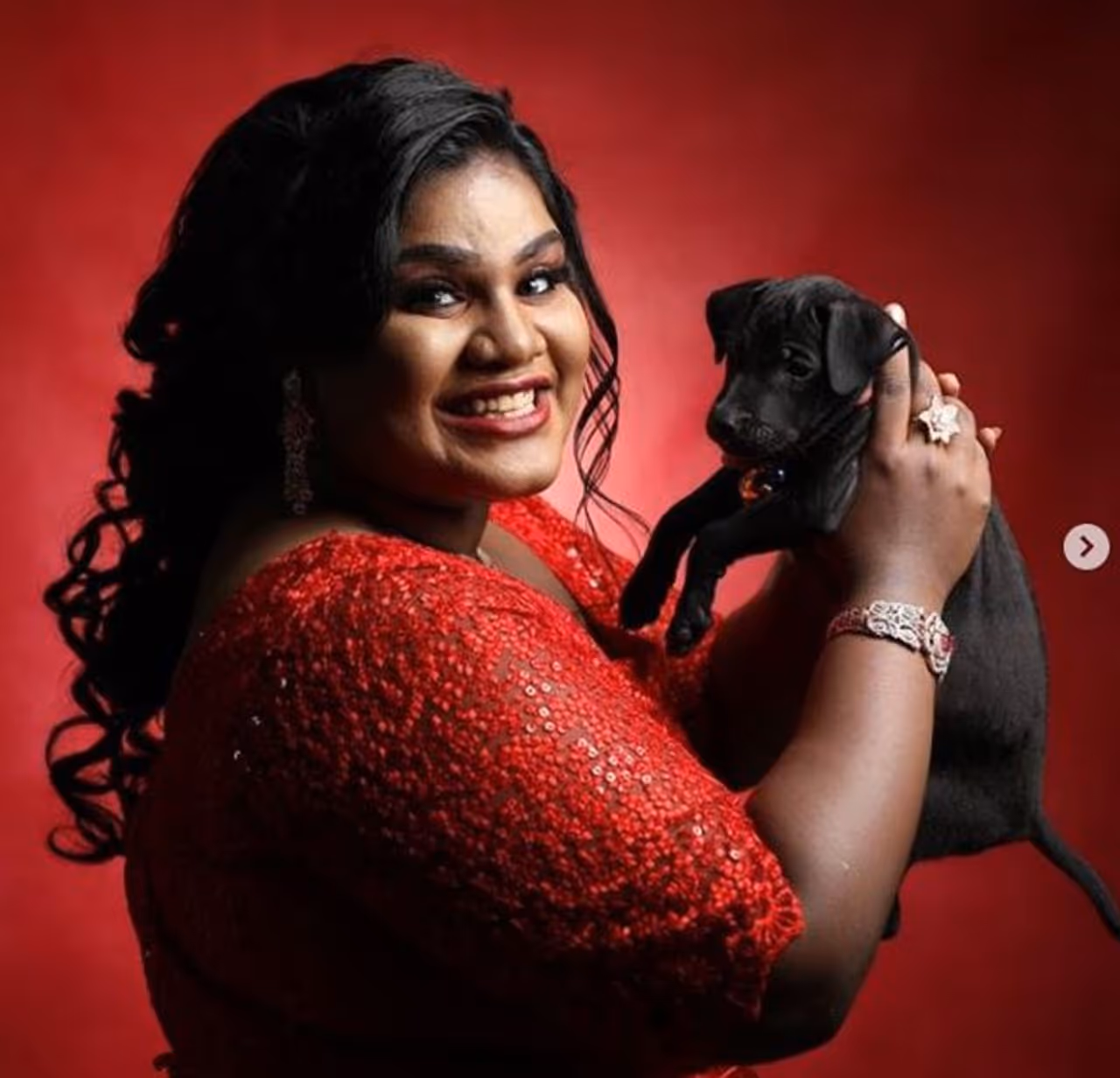 <p>துறு துறுவென சுற்றி வந்த இந்திரஜாவின் டிக் டாக் வீடியோக்கள் சோசியல் மீடியாவில் பிரபலமானது மூலம் தளபதி நடித்த பிகில் படத்தில் நடிக்க வாய்ப்பு கிடைத்தது.<br /> </p> <p>துறு துறுவென சுற்றி வந்த இந்திரஜாவின் டிக் டாக் வீடியோக்கள் சோசியல் மீடியாவில் பிரபலமானது மூலம் தளபதி நடித்த பிகில் படத்தில் நடிக்க வாய்ப்பு கிடைத்தது.<br /> </p>