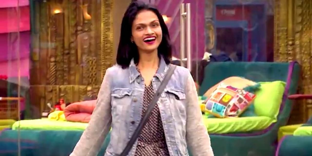 <p>தமிழ் பிக்பாஸ் 4 வது சீசனில் வைல்ட் கார்ட் போட்டியாளராக உள்ளே நுழைந்த சுசித்ரா, வந்த வேகத்திலேயே பிக்பாஸ் வீட்டை விட்டு வெளியேறியவர் என்று பெருமை பெற்றார். <br /> </p> <p>தமிழ் பிக்பாஸ் 4 வது சீசனில் வைல்ட் கார்ட் போட்டியாளராக உள்ளே நுழைந்த சுசித்ரா, வந்த வேகத்திலேயே பிக்பாஸ் வீட்டை விட்டு வெளியேறியவர் என்று பெருமை பெற்றார். <br /> </p>