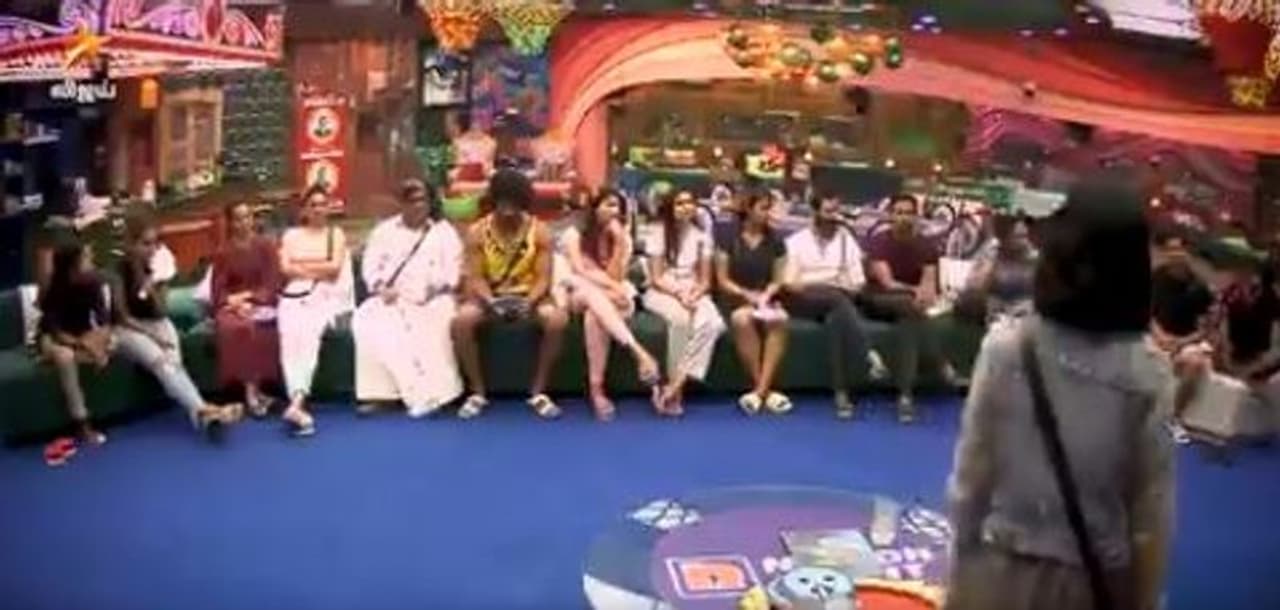 <p>பிக்பாஸ் சீசன் 4 நிகழ்ச்சியில் அம்மா பிள்ளை, அக்கா தம்பி, தாத்தா பேத்தி என சகல விதமான சென்டிமேண்டுடன் சண்டை, கோபம், அழுகை என பலவகையான உணர்வுகள் காட்டப்பட்டு வருகின்றன. ஆரம்பத்தில் சூடு பிடிக்காமல் இருந்த பிக்பாஸ் சீசன் 4 தற்போது அர்ச்சனா, சுசித்ரா என வைல்ட் கார்டு போட்டியாளர்கள் உள்ளே வர வர பிரச்சனைகளும் தீயாய் கொளுந்துவிட்டு எரிந்து வருகிறது. </p> <p>பிக்பாஸ் சீசன் 4 நிகழ்ச்சியில் அம்மா பிள்ளை, அக்கா தம்பி, தாத்தா பேத்தி என சகல விதமான சென்டிமேண்டுடன் சண்டை, கோபம், அழுகை என பலவகையான உணர்வுகள் காட்டப்பட்டு வருகின்றன. ஆரம்பத்தில் சூடு பிடிக்காமல் இருந்த பிக்பாஸ் சீசன் 4 தற்போது அர்ச்சனா, சுசித்ரா என வைல்ட் கார்டு போட்டியாளர்கள் உள்ளே வர வர பிரச்சனைகளும் தீயாய் கொளுந்துவிட்டு எரிந்து வருகிறது. </p>