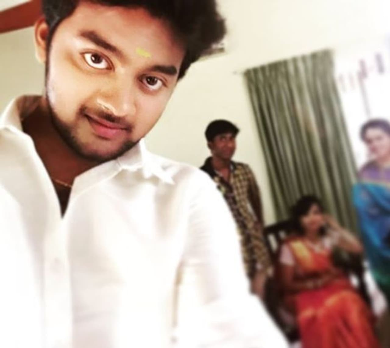 <p>கொரோனா பிரச்சனை காரணமாக, ஆடம்பரமாக நடைபெற இருந்த பிரபலங்களின் திருமணங்கள் கூட மிகவும் எளிமையான முறையில் நடந்து முடிந்தது.</p> <p>கொரோனா பிரச்சனை காரணமாக, ஆடம்பரமாக நடைபெற இருந்த பிரபலங்களின் திருமணங்கள் கூட மிகவும் எளிமையான முறையில் நடந்து முடிந்தது.</p>