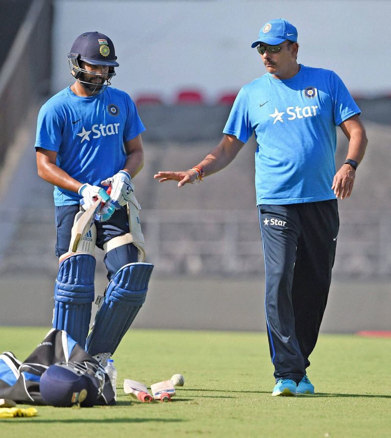 <p>இந்திய அணி ஐபிஎல் தொடர் முடிந்தவுடன் ஆஸ்திரேலியாவிற்கு செல்கிறதே துபாயில் இருந்து நேரடியாக ஆஸ்திரேலியாவிற்கு சென்று டெஸ்ட் ஒருநாள் டி20 என அனைத்து விதமான போட்டிகளிலும் விளையாட இருக்கிறது 4 டெஸ்ட் 3 ஒருநாள் 3 டி20 போட்டிகளில் டிசம்பர் மாதம் முதல் பிப்ரவரி மாதம் வரை இவை அனைத்தும் நடக்க இருக்கிறது<br /> </p> <p>இந்திய அணி ஐபிஎல் தொடர் முடிந்தவுடன் ஆஸ்திரேலியாவிற்கு செல்கிறதே துபாயில் இருந்து நேரடியாக ஆஸ்திரேலியாவிற்கு சென்று டெஸ்ட் ஒருநாள் டி20 என அனைத்து விதமான போட்டிகளிலும் விளையாட இருக்கிறது 4 டெஸ்ட் 3 ஒருநாள் 3 டி20 போட்டிகளில் டிசம்பர் மாதம் முதல் பிப்ரவரி மாதம் வரை இவை அனைத்தும் நடக்க இருக்கிறது<br /> </p>