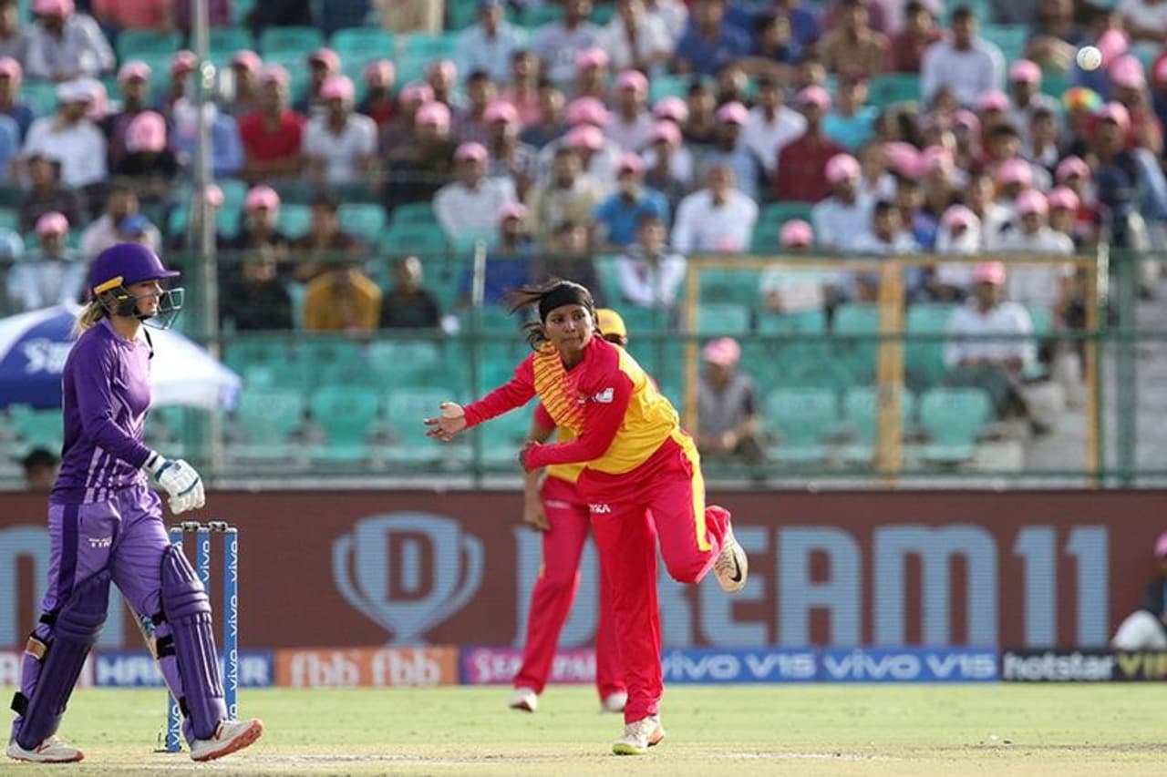 <p>13ನೇ ಆವೃತ್ತಿ ಐಪಿಎಲ್ ಟೂರ್ನಿಯ ಲೀಗ್ ಪಂದ್ಯಗಳು ನವೆಂಬರ್ 3ಕ್ಕೆ ಅಂತ್ಯಗೊಳ್ಳಲಿದೆ. ನವೆಂಬರ್ 4 ರಿಂದ ಮಹಿಳಾ ಐಪಿಎಲ್ ಟೂರ್ನಿ 2020 ಆರಂಭಗೊಳ್ಳಲಿದೆ.</p> <p>13ನೇ ಆವೃತ್ತಿ ಐಪಿಎಲ್ ಟೂರ್ನಿಯ ಲೀಗ್ ಪಂದ್ಯಗಳು ನವೆಂಬರ್ 3ಕ್ಕೆ ಅಂತ್ಯಗೊಳ್ಳಲಿದೆ. ನವೆಂಬರ್ 4 ರಿಂದ ಮಹಿಳಾ ಐಪಿಎಲ್ ಟೂರ್ನಿ 2020 ಆರಂಭಗೊಳ್ಳಲಿದೆ.</p>