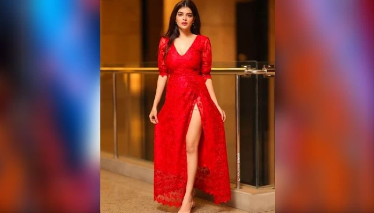 <p>Recently, the actress went for a trip. She shared a picture of her sitting in the flight. She asked her fans to guess where the she was travelling.</p> <p>Recently, the actress went for a trip. She shared a picture of her sitting in the flight. She asked her fans to guess where the she was travelling.</p>