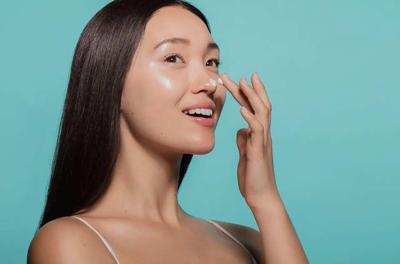 <p>Regardless of our age, when it comes to our skin, we’re all on a quest for the same thing: a plump, glowing, and healthy complexion.<br />&nbsp;</p>