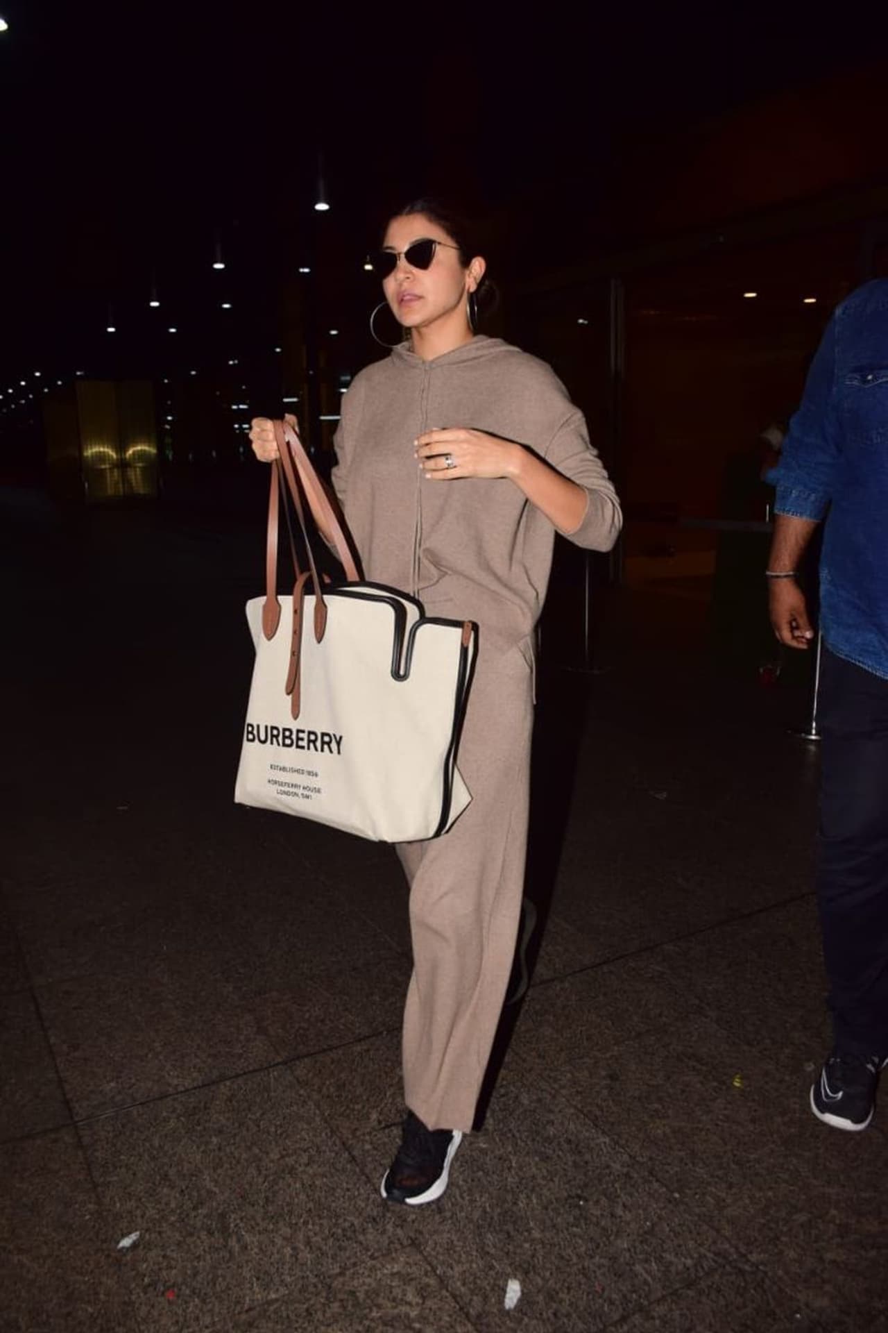 <p>ಮಿಂತ್ರ</p> <p>ಮಿಂತ್ರ</p>