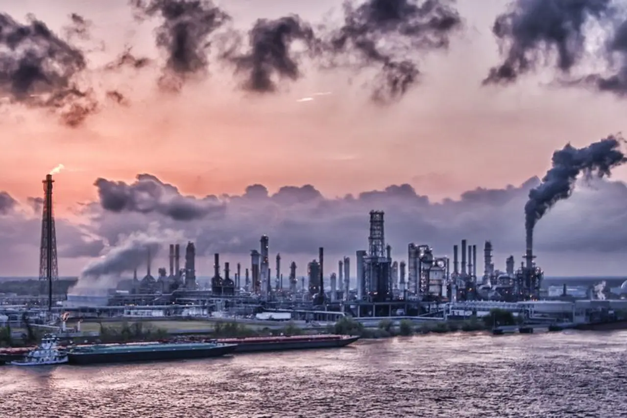 <p>ಮತ್ತೊಂದೆಡೆ, ಬೆಂಗಳೂರು ಸರಾಸರಿ ಎಕ್ಯೂಐ 50 70 ಮತ್ತು ಸರಾಸರಿ ಪಿಎಂ 2.5 &nbsp;25 ಕ್ಕಿಂತ ಸ್ವಲ್ಪ ಜಾಸ್ತಿ ಇರುವುದರೊಂದಿಗೆ ಹೆಚ್ಚು ಸ್ವಚ್ಛವಾಗಿ ಉಳಿದಿದೆ. ಆದರೆ ಮುಂಬೈ, ಕೋಲ್ಕತಾ, ಪುಣೆ, ಚೆನ್ನೈ, ಹೈದರಾಬಾದ್ ಮತ್ತು ಜೈಪುರದ ಮಟ್ಟಗಳು ಹೆಚ್ಚಿನ ಮಟ್ಟದ ಮಾಲಿನ್ಯವನ್ನು ತೋರಿಸುತ್ತಲೇ ಇದೆ. ಪ್ರತಿ ವರ್ಷ, ಈ ಅಪಾಯಗಳು ತಲೆದೋರುತ್ತವೆ . ಆದರೆ ಈ ಸಮಸ್ಯೆಗೆ ಬಹಳ ಸರಳ ಮತ್ತು ಅಗ್ಗದ ಪರಿಹಾರವಿದೆ.&nbsp;</p>