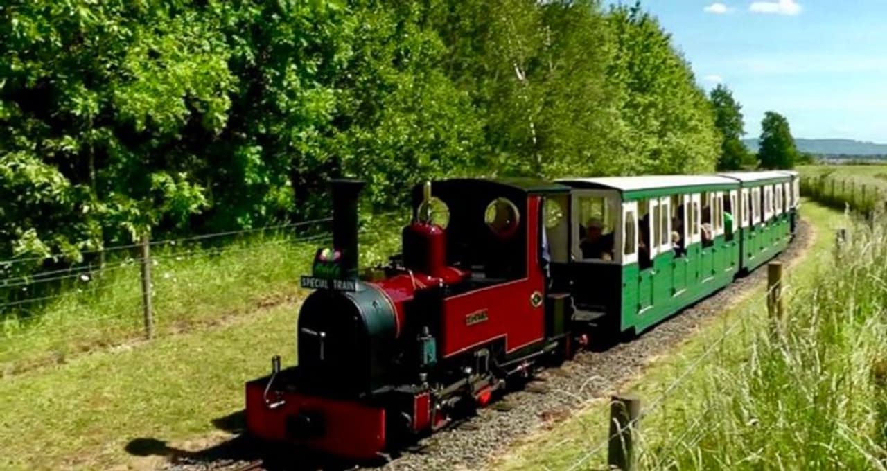 <p>ಸೋಲಾರ್ನಿಂದ ಓಡುವ ಮಿನಿಯೇಚರ್ ರೈಲು ಭಾರತದಲ್ಲಿಯೇ ಮೊದಲಬಾರಿ ಕೇರಳದಲ್ಲಿ ಆರಂಭವಾಗಿದೆ.</p> <p>ಸೋಲಾರ್ನಿಂದ ಓಡುವ ಮಿನಿಯೇಚರ್ ರೈಲು ಭಾರತದಲ್ಲಿಯೇ ಮೊದಲಬಾರಿ ಕೇರಳದಲ್ಲಿ ಆರಂಭವಾಗಿದೆ.</p>