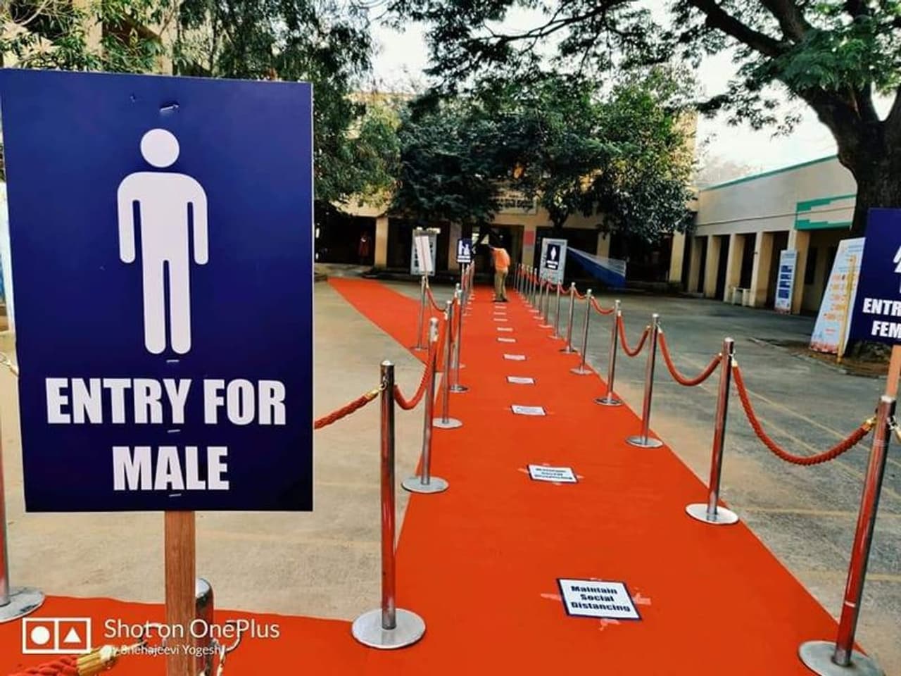 <p>ಶಿರಾ ಕ್ಷೇತ್ರದ ಉಪಚುನಾವಣೆ ಹಿನ್ನೆಲೆಯಲ್ಲಿ ಮತದಾರರಿಗೆ ರೆಡ್ ಕಾರ್ಪೆಟ್ ಹಾಸಿ ಸ್ವಾಗತ ಮಾಡಲಾಗಿದೆ.</p>