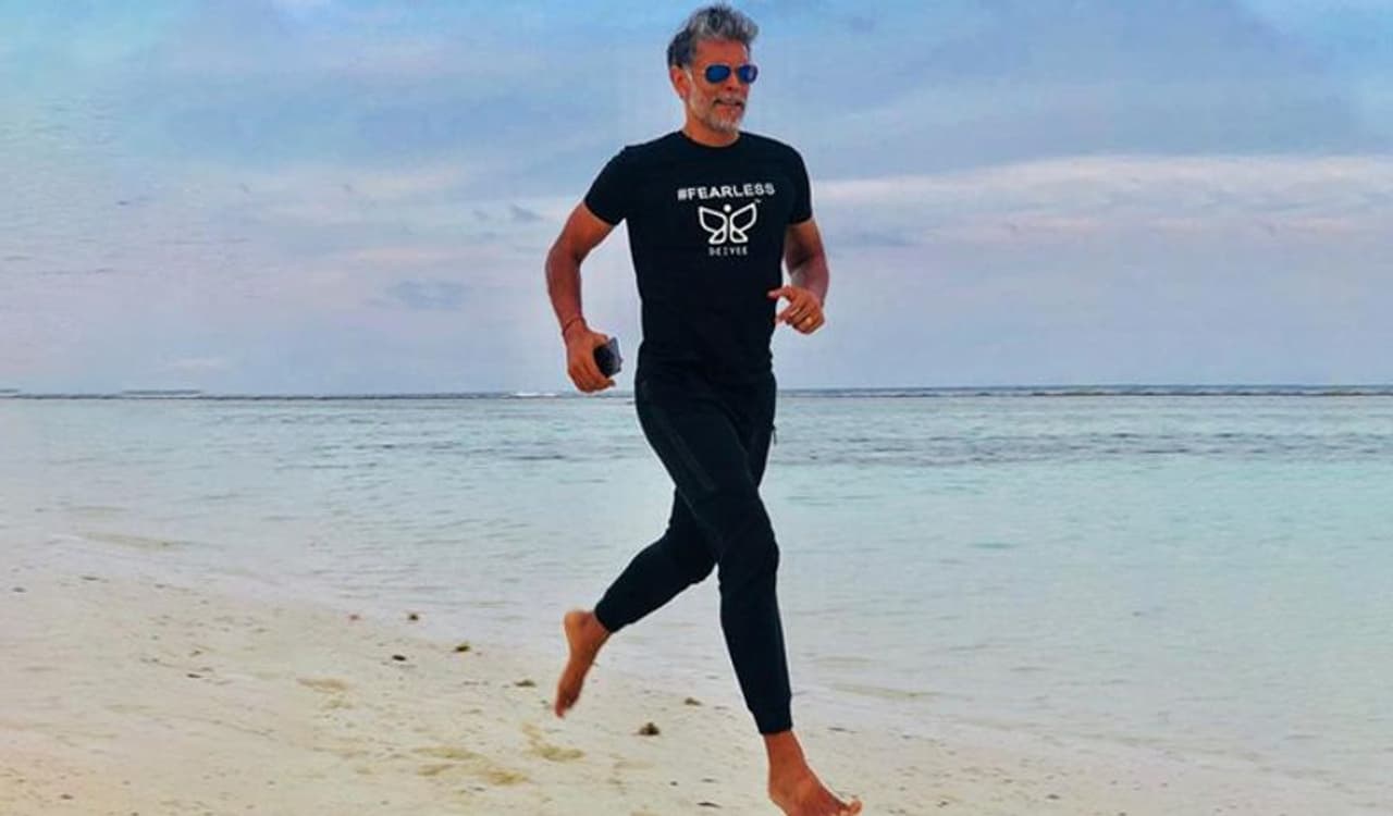 <p style="text align: justify;">பாலிவுட்டில் சர்ச்சைகளுக்கு பஞ்சமில்லாமல் வலம் வருபவர் நடிகரும், மாடலுமான மிலிந்த் சோமன். </p> <p style="text align: justify;">பாலிவுட்டில் சர்ச்சைகளுக்கு பஞ்சமில்லாமல் வலம் வருபவர் நடிகரும், மாடலுமான மிலிந்த் சோமன். </p>