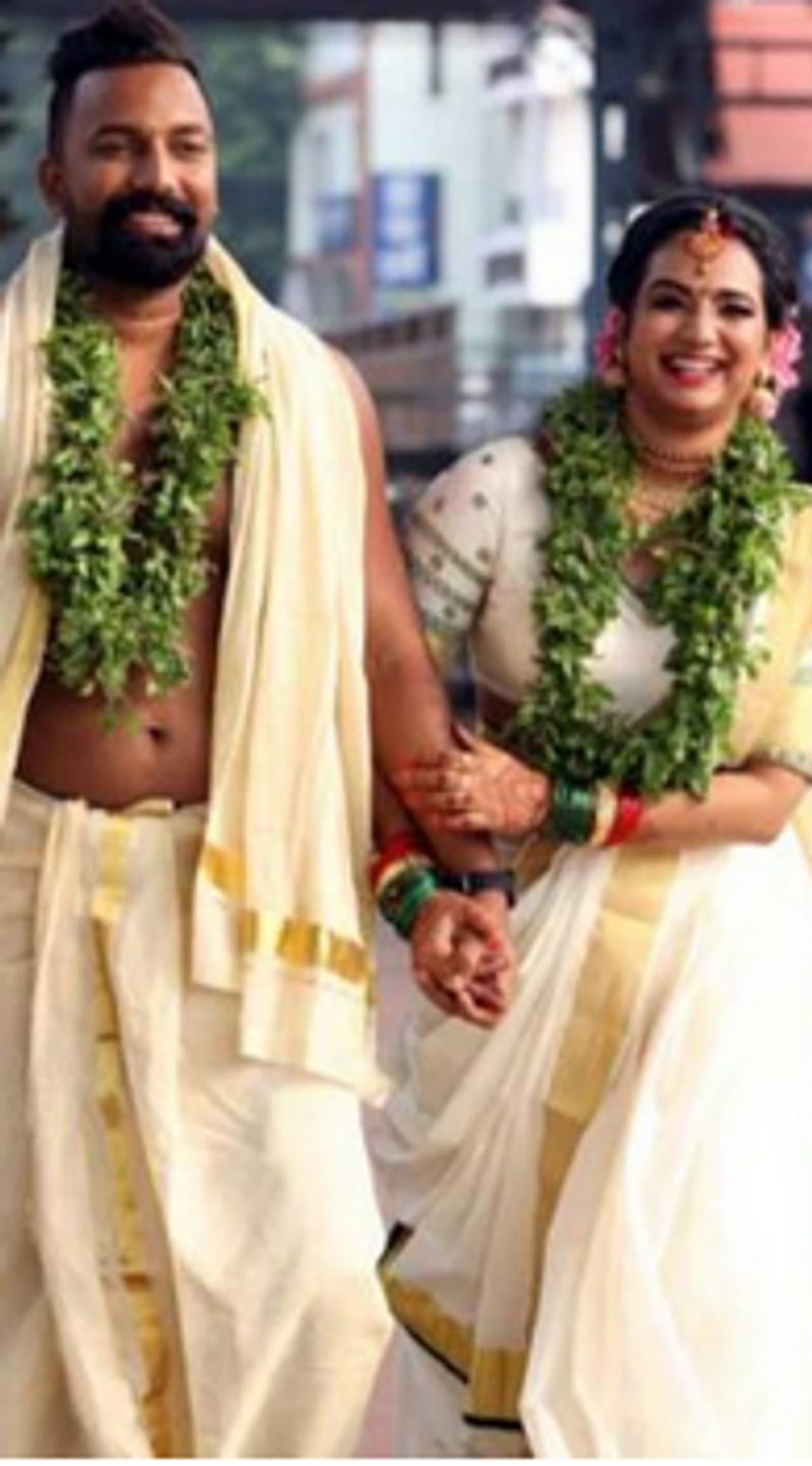 <p>ಮಾಲಿವುಡ್ ನಟಿ ಶರಣ್ಯ ಆನಂದ್ ಮನೇಶ್ ರಾಜನ್ ಅವರನ್ನು ವರಿಸಿದ್ದಾರೆ.</p>