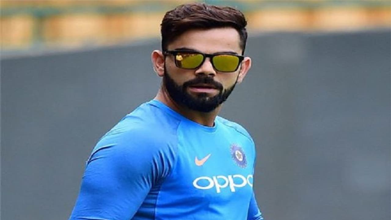 <p>ಪ್ರಸ್ತುತ, ವಿರಾಟ್ ತನ್ನ ತಂಡ ಮತ್ತು ಹೆಂಡತಿಯೊಂದಿಗೆ ಐಪಿಎಲ್ 2020ಗಾಗಿ ದುಬೈನಲ್ಲಿದ್ದಾರೆ.</p> <p>ಪ್ರಸ್ತುತ, ವಿರಾಟ್ ತನ್ನ ತಂಡ ಮತ್ತು ಹೆಂಡತಿಯೊಂದಿಗೆ ಐಪಿಎಲ್ 2020ಗಾಗಿ ದುಬೈನಲ್ಲಿದ್ದಾರೆ.</p>