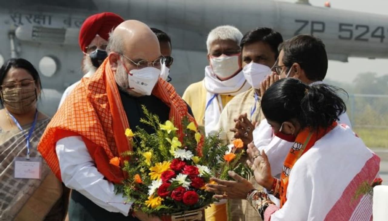 <p>Union Home Minister Amit Shah landed at the Bankura helipad at 11:20 am on Thursday (November 5).</p>