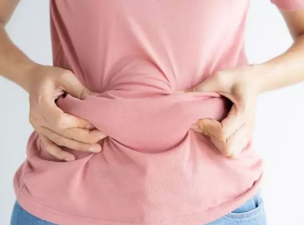 <p>ಫಿಟ್ ಆಗಿರ್ಬೇಕು ಅನ್ನೋದು ಎಲ್ಲರ ಆಸೆ. ಎಲ್ಲ ತಿನ್ಬೇಕು ಅನಿಸಿದ್ರೂ ಹೊಟ್ಟೆಯ ಭಾಗದ ಬೆಲ್ಲಿ ಕರಗಿಸೋದು ಸುಲಭದ ಕೆಲಸ ಅಲ್ಲ. ಅದಕ್ಕೆಂದೇ ವರ್ಕೌಟ್ ಮಾಡಿದ್ರೂ ಇದು ಫಲ ಕೊಡಲ್ಲ ಅನ್ನೋ ಆರೋಪ ಬಹಳ ಜನರದ್ದು</p> <p>ಫಿಟ್ ಆಗಿರ್ಬೇಕು ಅನ್ನೋದು ಎಲ್ಲರ ಆಸೆ. ಎಲ್ಲ ತಿನ್ಬೇಕು ಅನಿಸಿದ್ರೂ ಹೊಟ್ಟೆಯ ಭಾಗದ ಬೆಲ್ಲಿ ಕರಗಿಸೋದು ಸುಲಭದ ಕೆಲಸ ಅಲ್ಲ. ಅದಕ್ಕೆಂದೇ ವರ್ಕೌಟ್ ಮಾಡಿದ್ರೂ ಇದು ಫಲ ಕೊಡಲ್ಲ ಅನ್ನೋ ಆರೋಪ ಬಹಳ ಜನರದ್ದು</p>