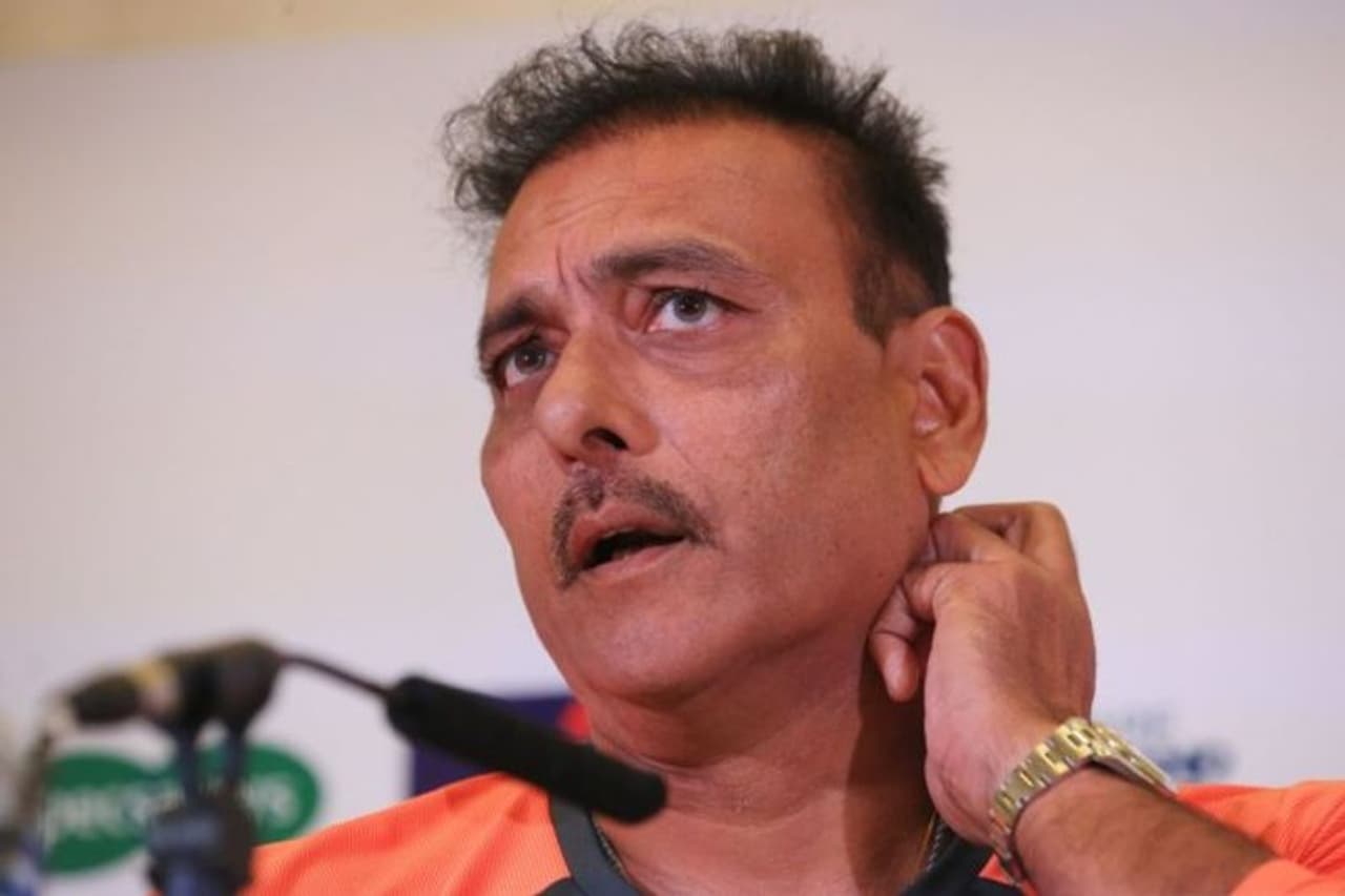 <p>டெஸ்ட், டி20 மற்றும் ஒருநாள் என மூன்று விதமான போட்டிகளுக்கும் தனித்தனியே அணிகள் அறிவிக்கப்பட்டது. விராட் கோலி, கே. ராகுல், ஹர்திக் பாண்டியா, ரவிந்திர ஜடேஜா, பும்ரா போன்ற ஒரு சில வீரர்களை மூன்று விதமான அணியிலும் இடம் பெற்றிருந்தார்கள்</p> <p>டெஸ்ட், டி20 மற்றும் ஒருநாள் என மூன்று விதமான போட்டிகளுக்கும் தனித்தனியே அணிகள் அறிவிக்கப்பட்டது. விராட் கோலி, கே. ராகுல், ஹர்திக் பாண்டியா, ரவிந்திர ஜடேஜா, பும்ரா போன்ற ஒரு சில வீரர்களை மூன்று விதமான அணியிலும் இடம் பெற்றிருந்தார்கள்</p>