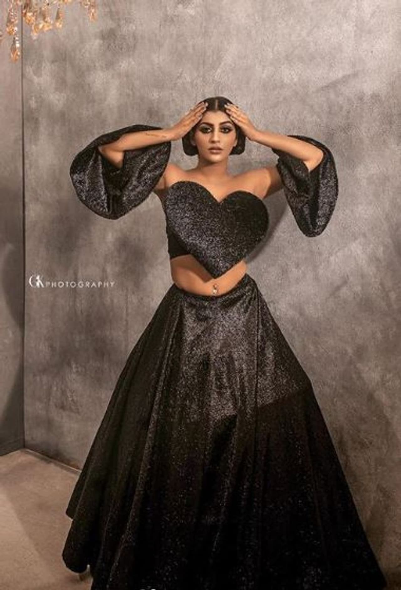 <p>பிக்பாஸ் நிகழ்ச்சி மூலம் பிரபலமானவர் யாஷிகா ஆனந்த். அதற்கு முன்னதாக இருட்டு அறையில் முரட்டு குத்து படத்தில் படு கவர்ச்சியாக நடித்து இளசுகளை திக்குமுக்காட வைத்திருந்தார். <br /> </p> <p>பிக்பாஸ் நிகழ்ச்சி மூலம் பிரபலமானவர் யாஷிகா ஆனந்த். அதற்கு முன்னதாக இருட்டு அறையில் முரட்டு குத்து படத்தில் படு கவர்ச்சியாக நடித்து இளசுகளை திக்குமுக்காட வைத்திருந்தார். <br /> </p>