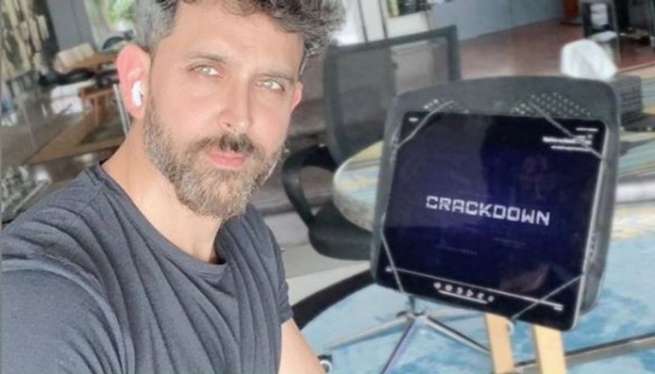 <p>Hrithik Roshan enjoys a huge fan base he recent look from an ad campaign became a tremendous hit, giving out his fans in a frenzy, who even called him a dream for his rugged, bearded look. For a reason like these, the actor is also called 'World's Most Desirable Men'.&nbsp;</p>